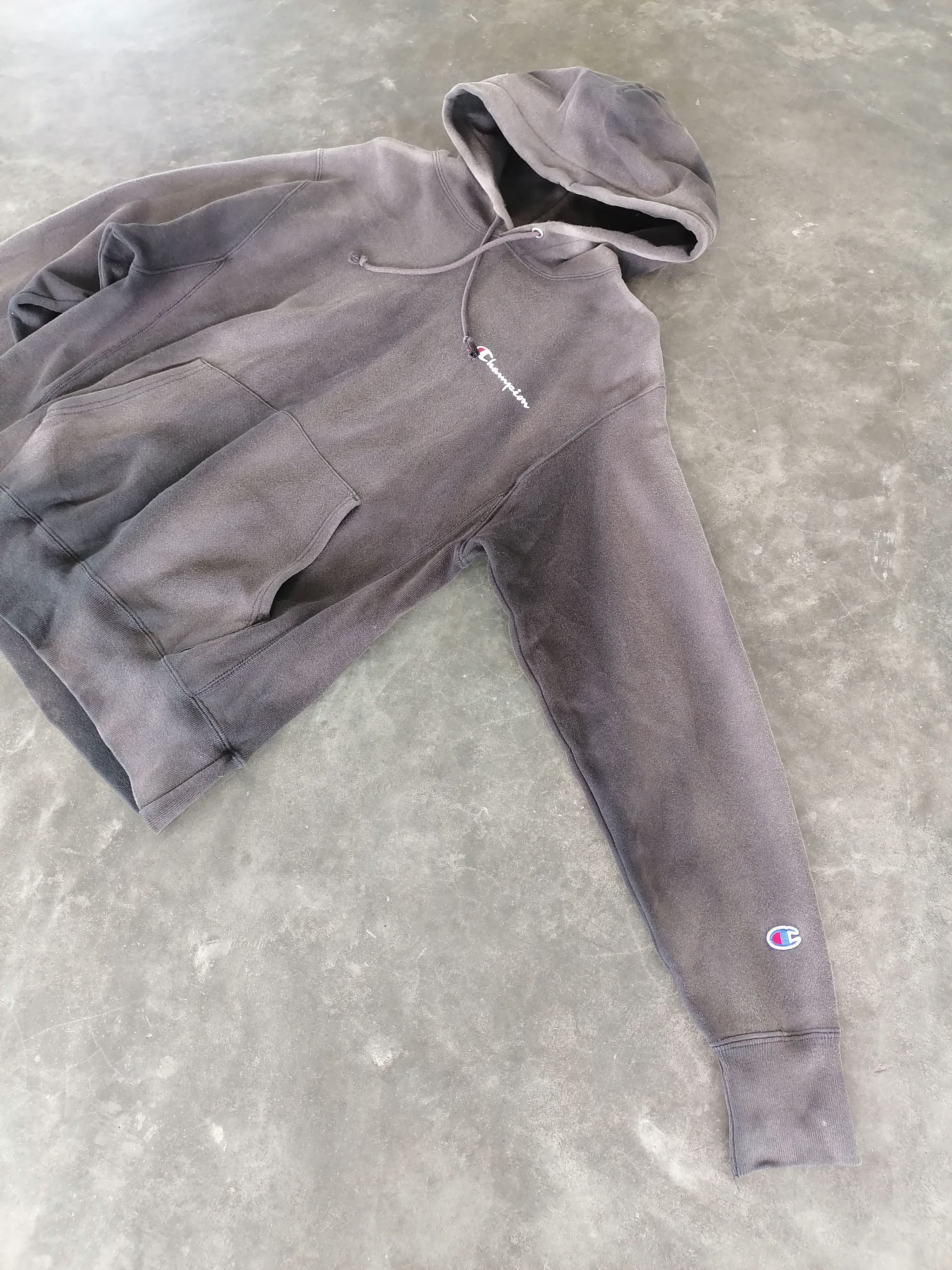 Vintage Trashed Faded 90s Champion Reverse Weave Hoodies Size US M / EU 48-50 / 2 - 5 Thumbnail