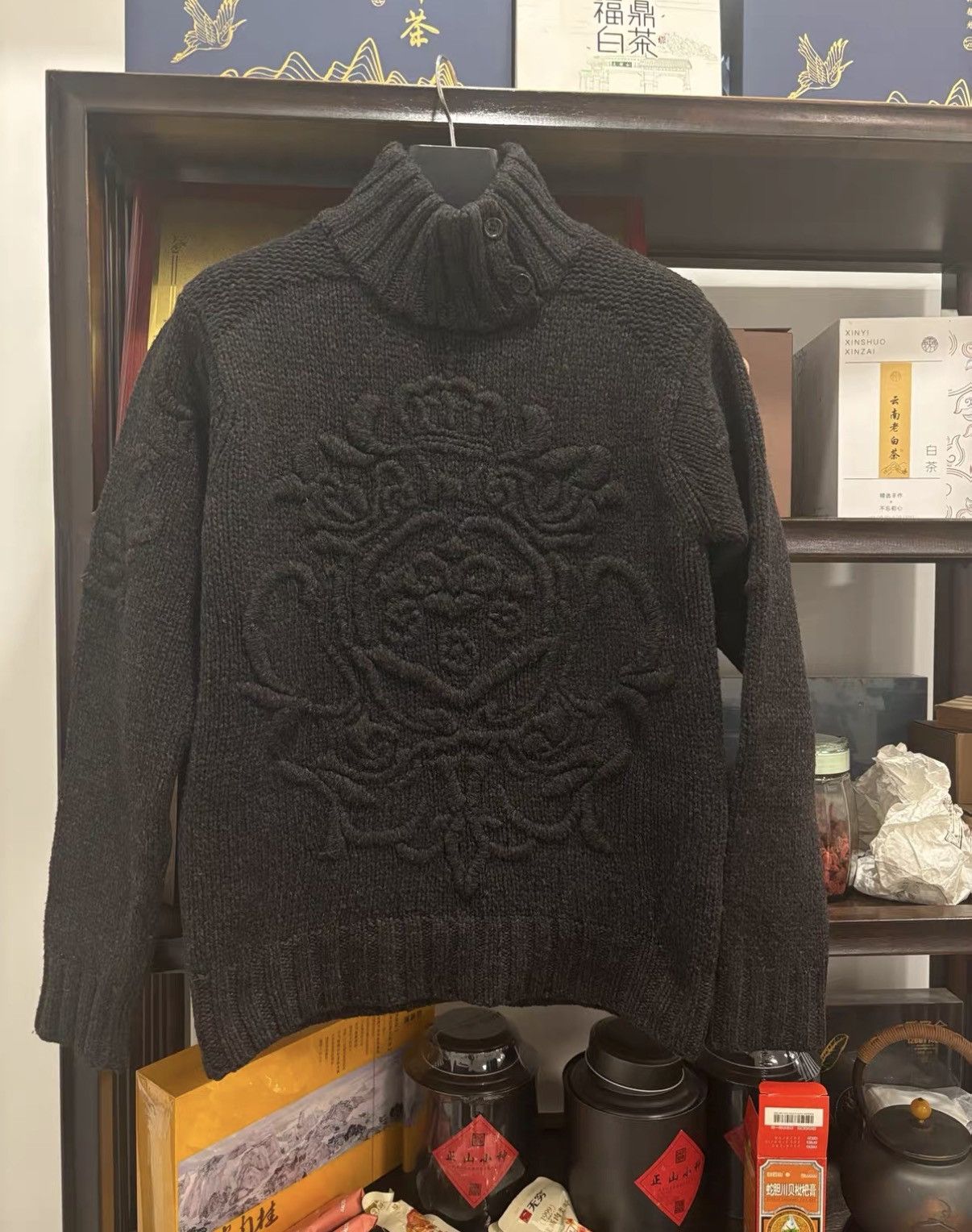 Dolce & Gabbana Dolce & Gabbana Embossed Crown Pattern Thick Wool Sweater J2 Size US M / EU 48-50 / 2 - 1 Thumbnail