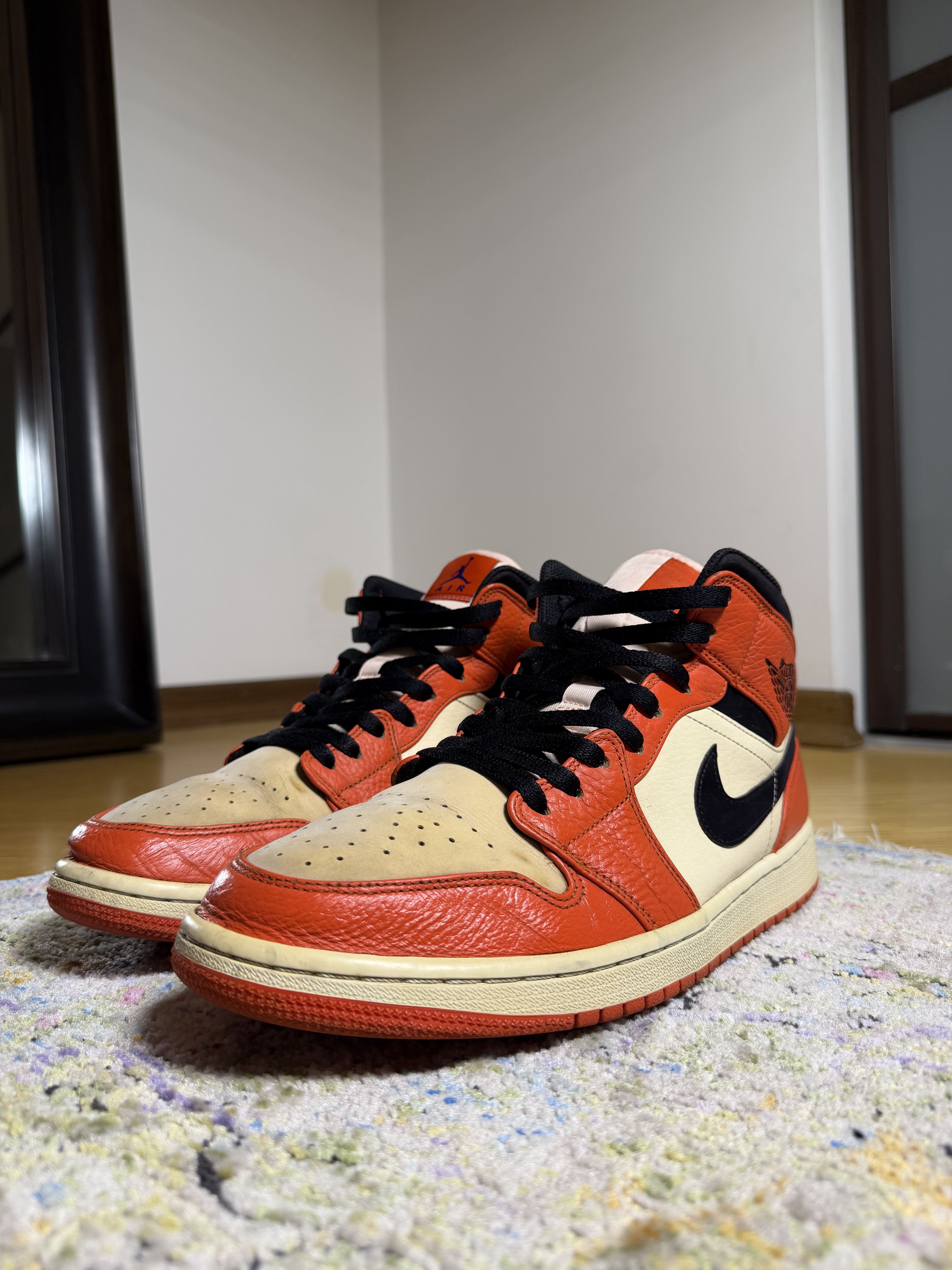 Jordan Brand Air Jordan 1 Mid SE "Team Orange" Sneakers Size US 11.5 / EU 44-45 - 2 Thumbnail