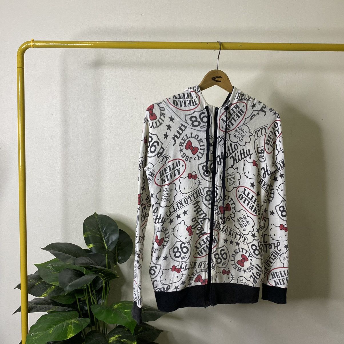 Anime × Japanese Brand × Vintage Vintage 2010 Hello Kitty Sanrio Character Zip Up Hoodie Size US S / EU 44-46 / 1 - 1 Thumbnail