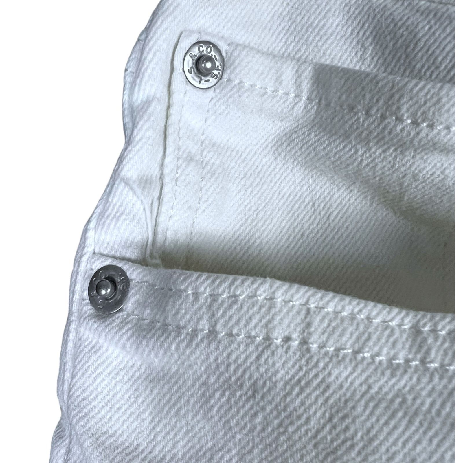 Levi's Levi's Women's 31 Mid Length White Summer 4" Jean Shorts Size 31" - 4 Thumbnail