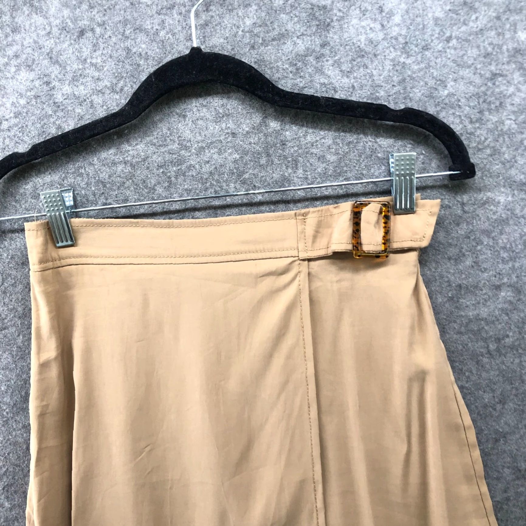 Vintage Max Studio Midi Skirt Womens XS Beige Faux Wrap Buckle Lightweight A-Line Size 26" / US 2 / IT 38 - 3 Thumbnail