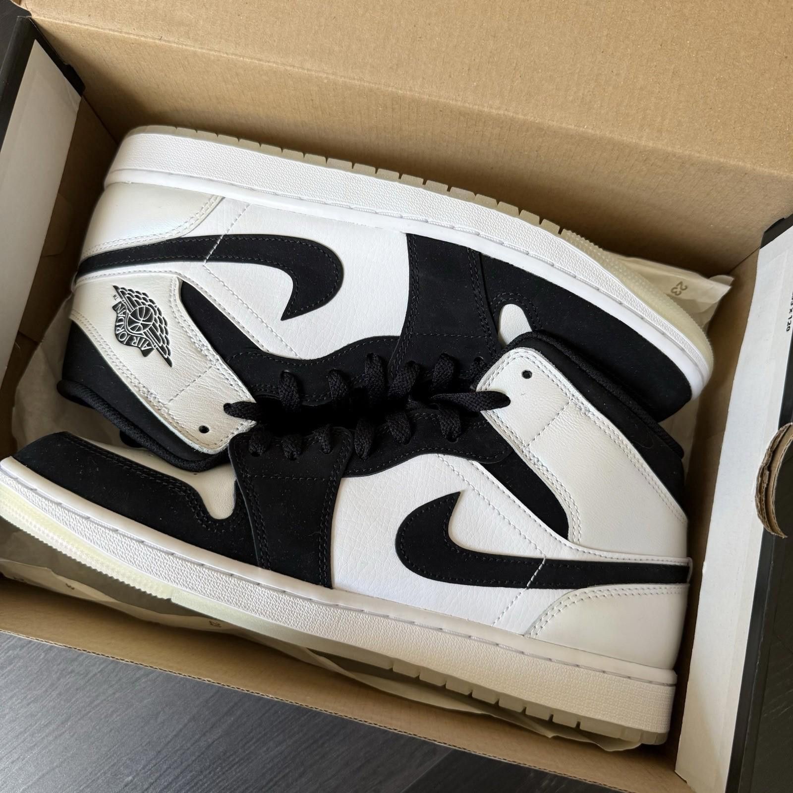 Jordan Brand BRAND NEW JORDAN 1 MID SE DIAMOND SHORTS 2022 SIZE 10.5 Size US 10.5 / EU 43-44 - 1 Thumbnail