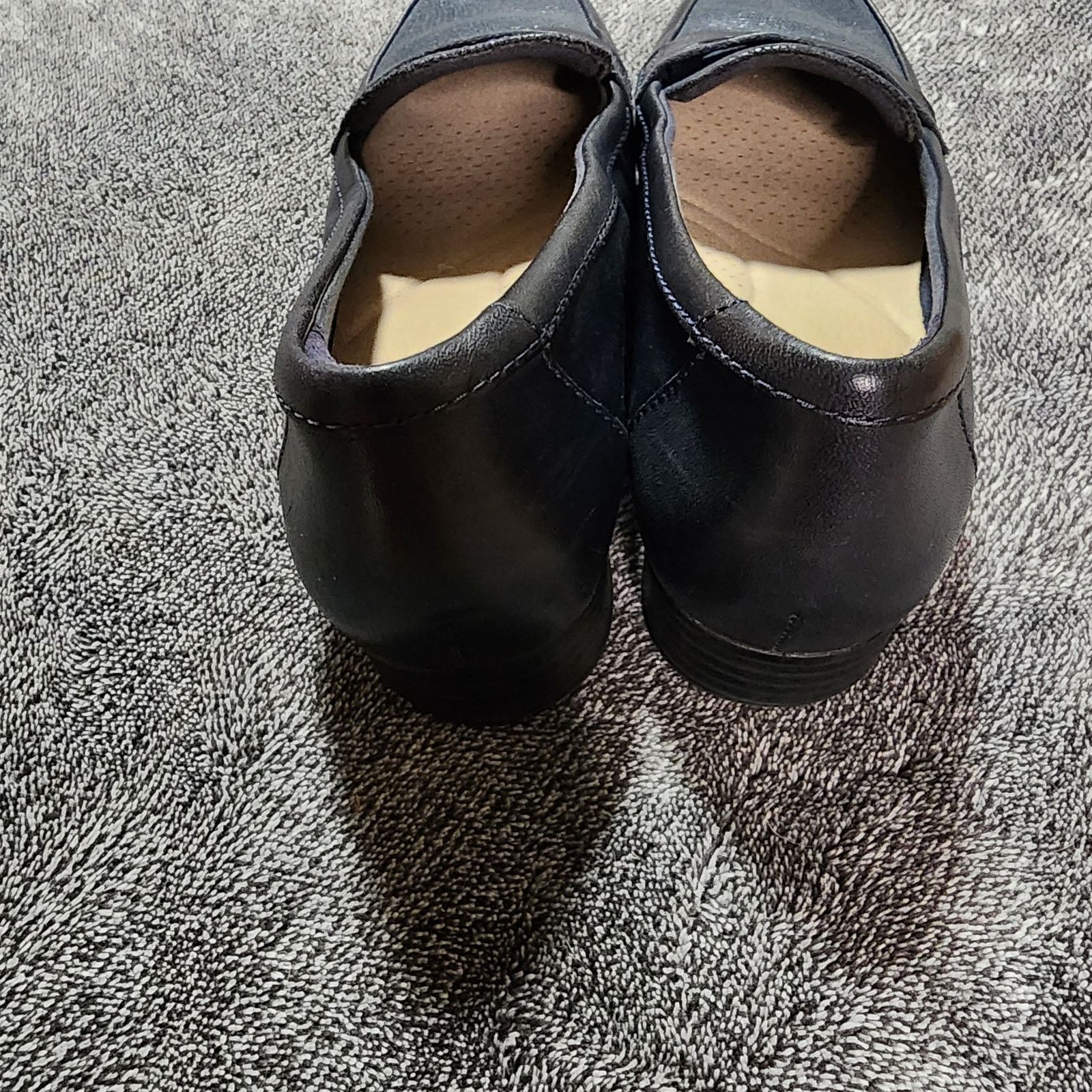 Clarks Clarks Navy blue shoes 1in. Heel size 5.5 womens b2 Size US 5.5 / IT 35.5 - 6 Thumbnail