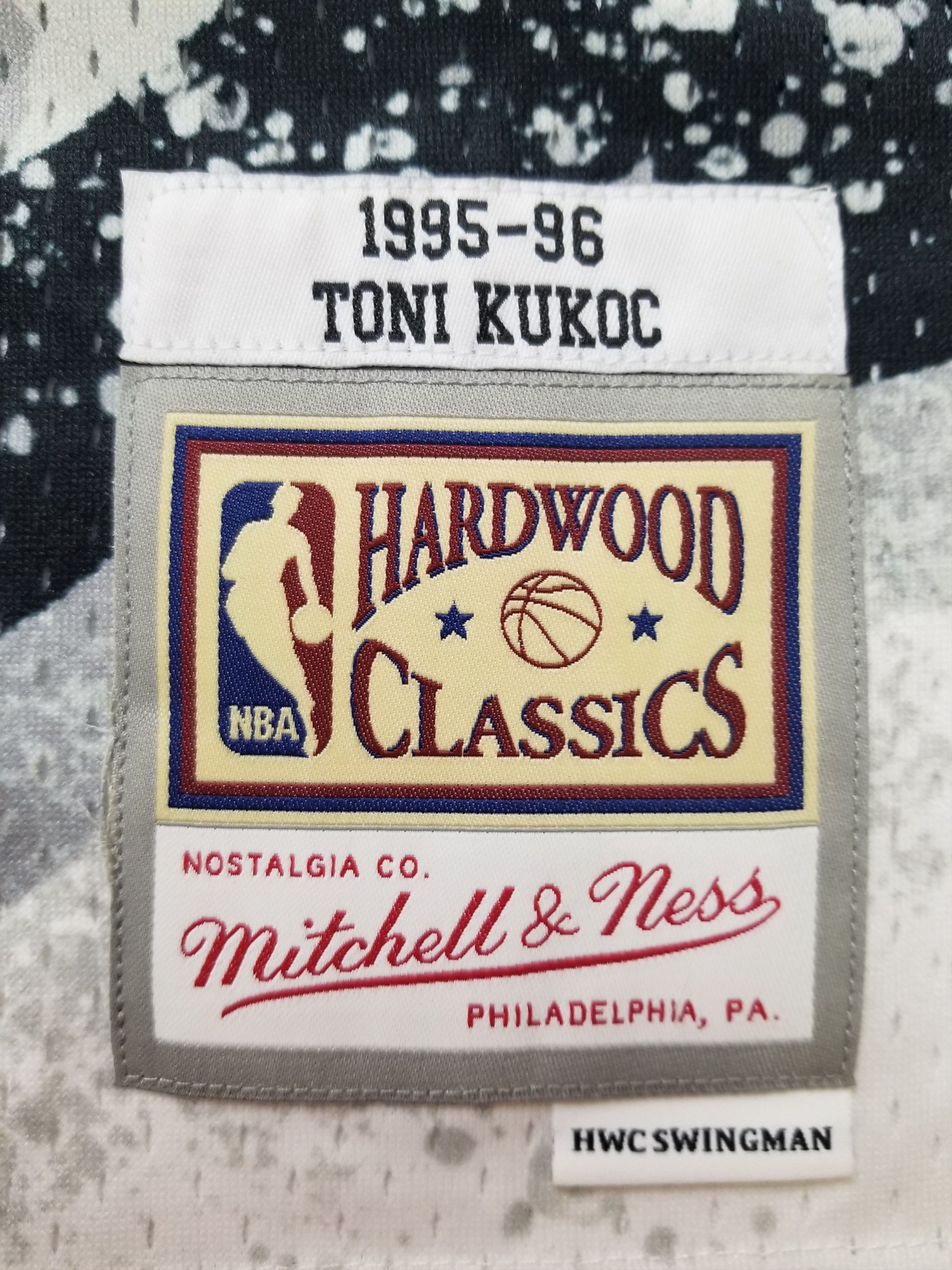 Mitchell & Ness Chicago Bulls 7 Toni Kukoc Hyper Hoops Swingman Jersey Size US S / EU 44-46 / 1 - 13 Thumbnail