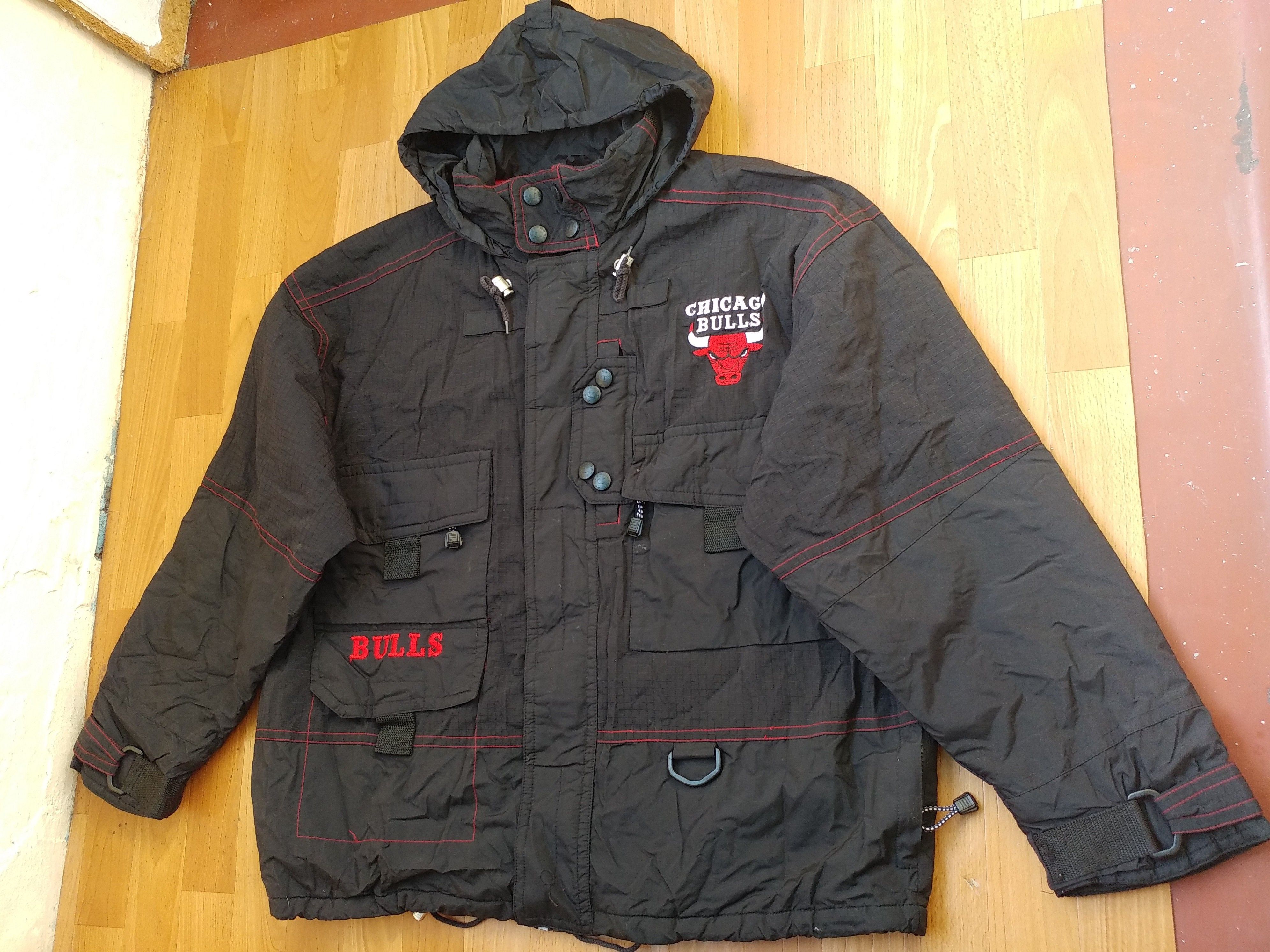 Champion NBA Chicago Bulls jacket, Champion basketball vintage 90s XL Size US XL / EU 56 / 4 - 11 Thumbnail