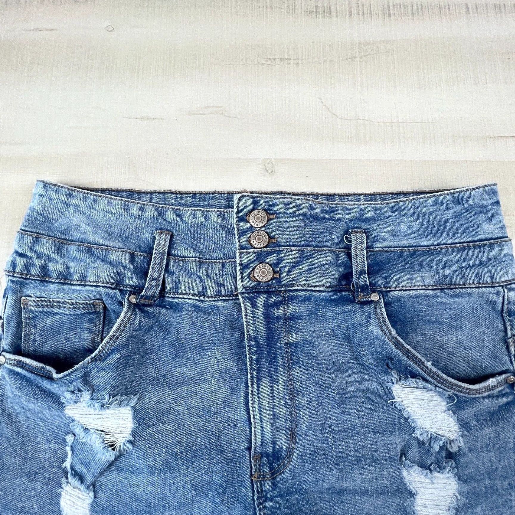 Vintage Refuge Womens Juniors High Waist Distressed Denim Shorts Blue Size 11 Size 32" / US 10 / IT 46 - 2 Thumbnail
