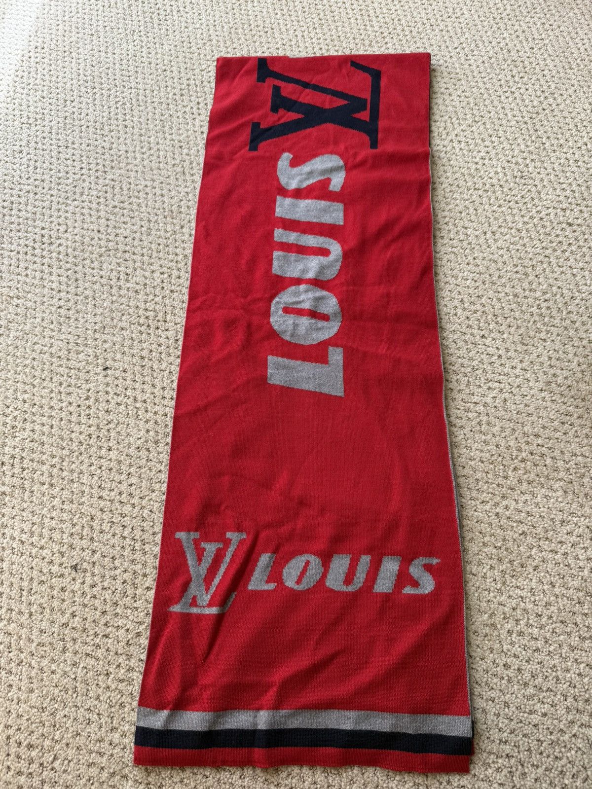 Louis Vuitton ***RARE LOUIS VUITTON RED SCARF Size ONE SIZE - 2 Thumbnail