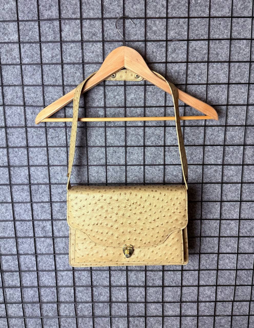 Leather Classic Beige 1990 OSTRICH Skin Handbag Coin Purse Size ONE SIZE - 1 Thumbnail