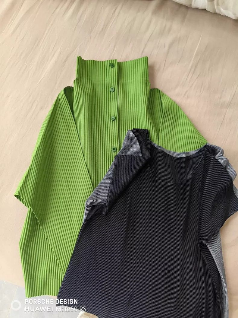 Issey Miyake Issey Miyake size:one size Green pleated coat Size XS / US 0-2 / IT 36-38 - 2 Thumbnail