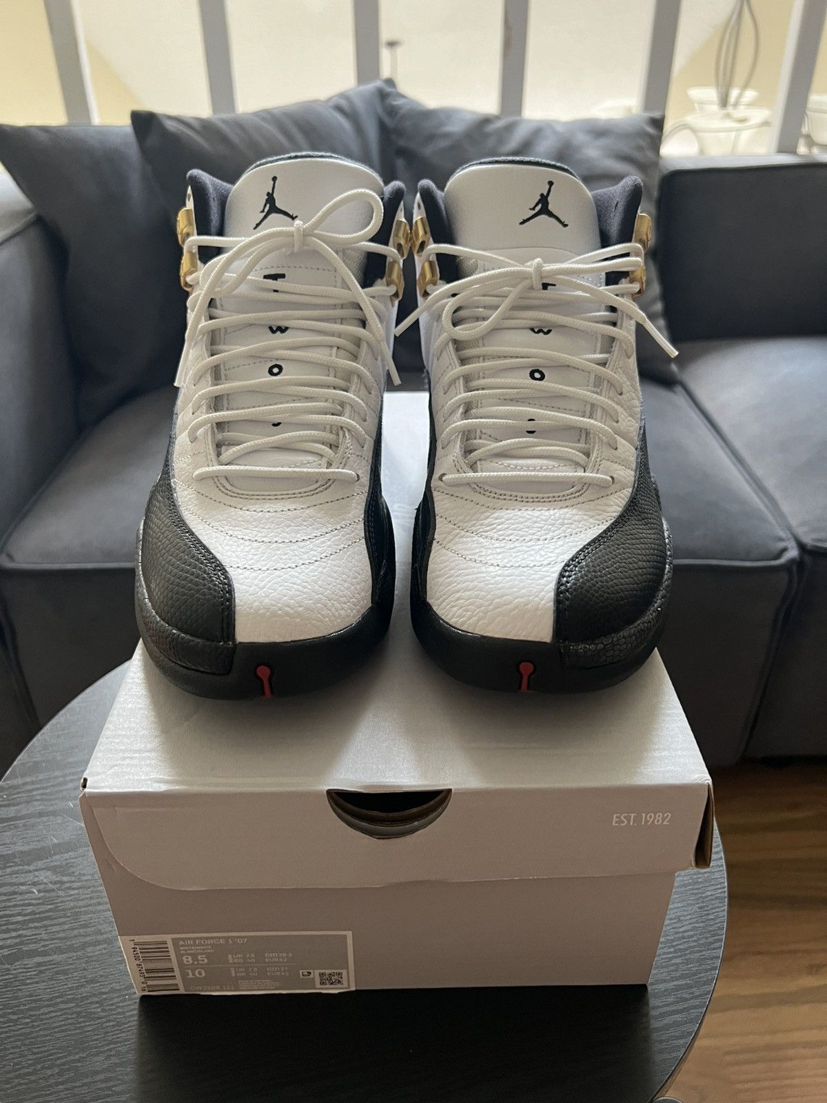 Jordan Brand Air Jordan 12 Taxi 2013 Sz. 9 Size US 9 / EU 42 - 2 Thumbnail