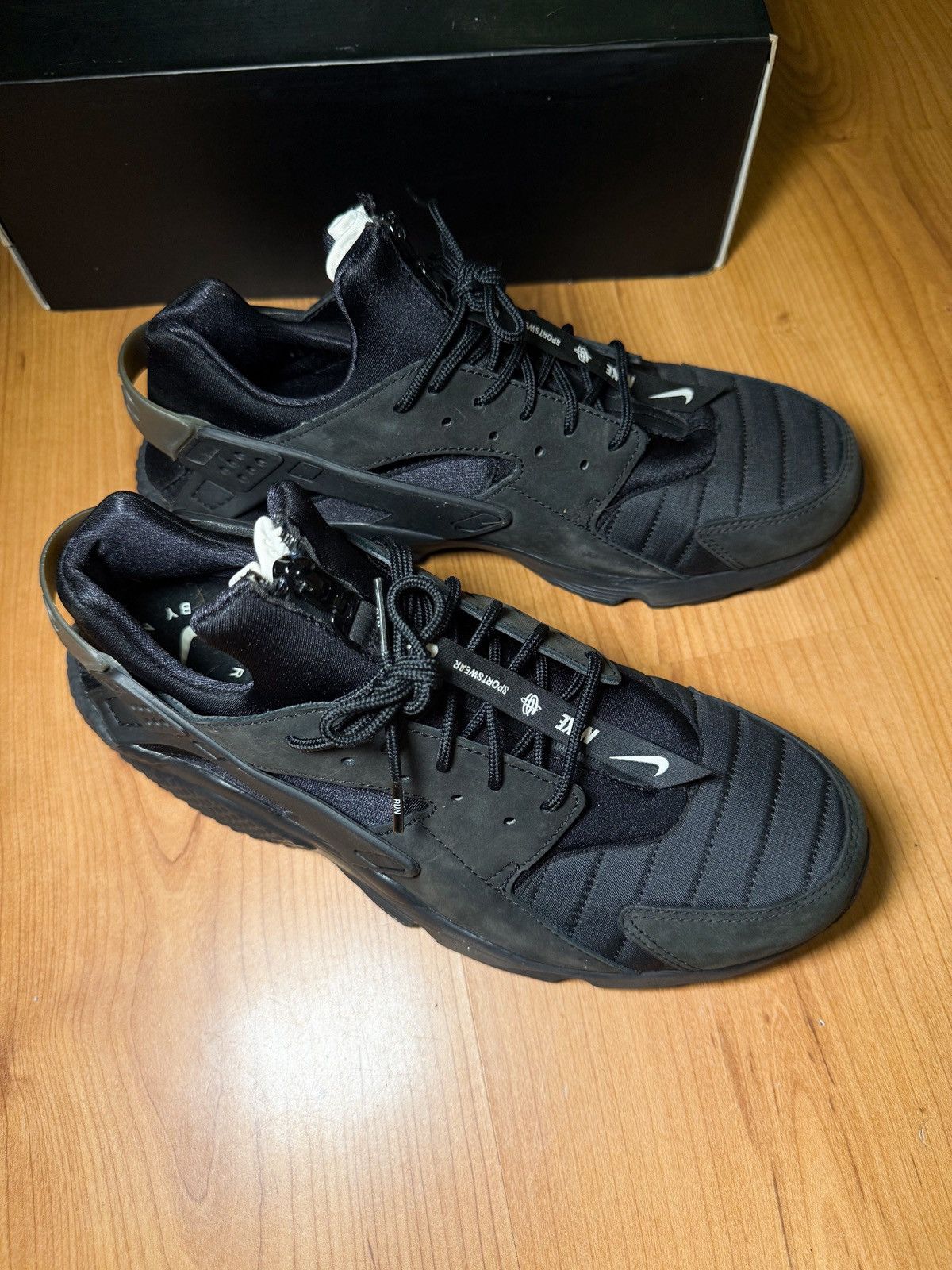 Nike × Vintage Nike Air Huarache NYC Size US 10 / EU 43 - 3 Thumbnail