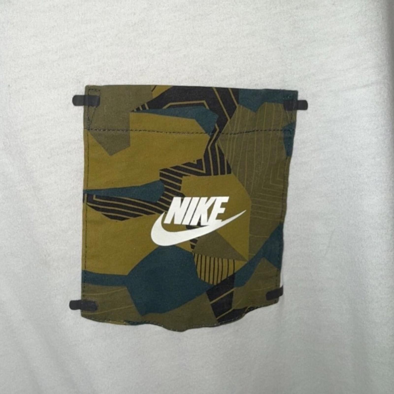 Nike Nike Mens Premium Finish Camo Pocket T-Shirt White XL Size US XL / EU 56 / 4 - 3 Thumbnail