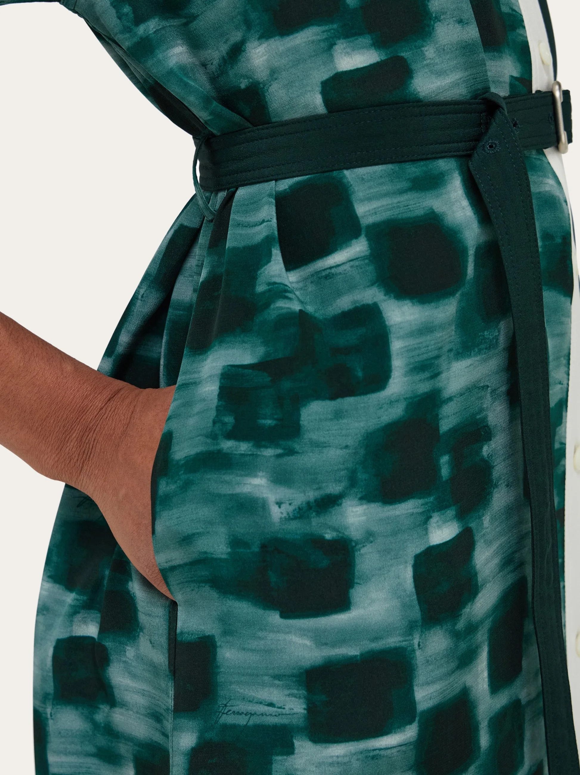 Salvatore Ferragamo o1s1rm0426 Belted Shirt Dress in Green Size L / US 10 / IT 46 - 9 Thumbnail