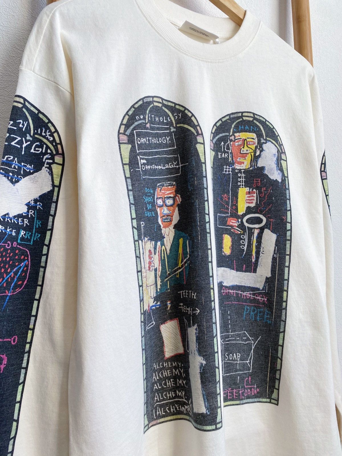 H&M × Jean-Michel Basquiat × Who Decides War WHO DECIDES WAR x BASQUIAT x H&M LONG SLEEVE RELAXED T-SHIRT Size US S / EU 44-46 / 1 - 14 Thumbnail