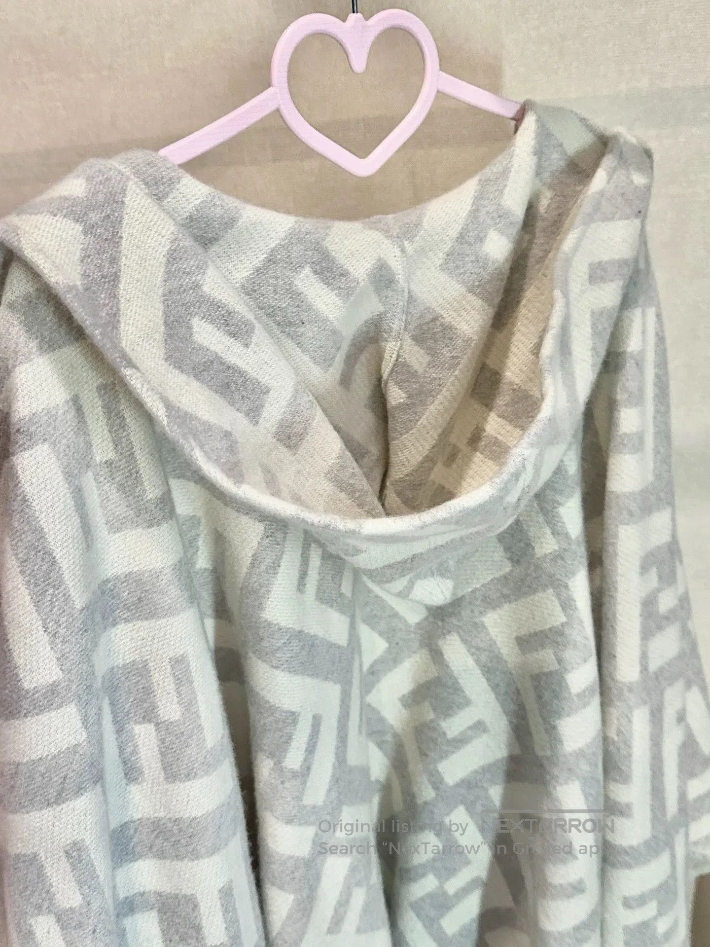 Fendi fendi cashmere cape in light gray. Size US S / EU 44-46 / 1 - 2 Thumbnail