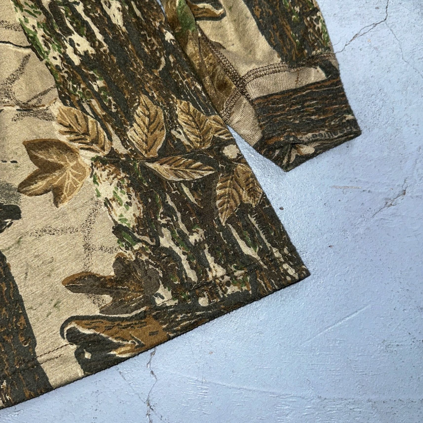 Realtree VINTAGE Camo 90s Real Tree VTG T Shirt Long Sleeve Pocket Mens M Green Forest Camouflage Graphic Print Size US M / EU 48-50 / 2 - 4 Thumbnail