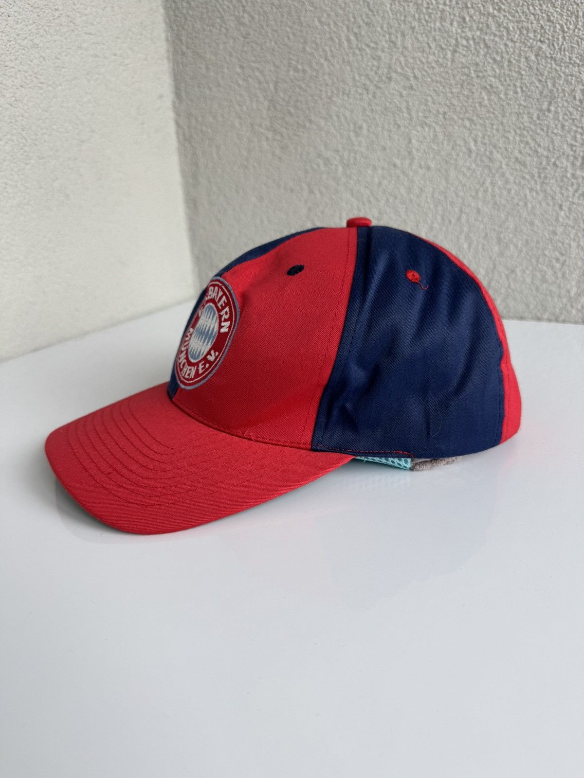 Vintage FC Bayern Munich SnapBack Cap Red Size ONE SIZE - 2 Thumbnail