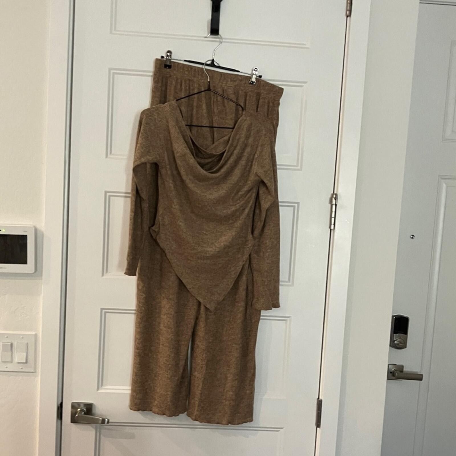 Other NIB Source Unknown Taupe Draped Knit Lounge Set Size ONE SIZE - 1 Thumbnail