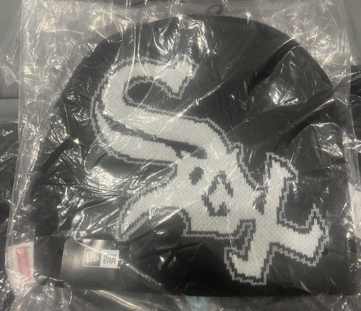Supreme Supreme WhiteSox New Era Beanie Black DSWT Size ONE SIZE - 1 Thumbnail