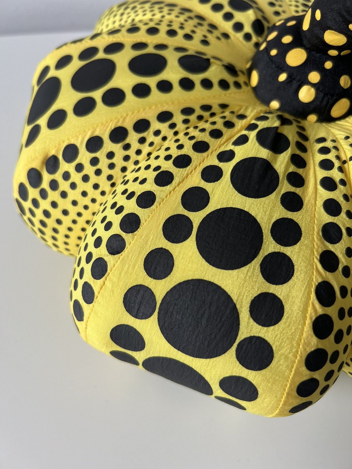 Yayoi Kusama Yayoyi pumpkin Plush Soft sculpture Small Size ONE SIZE - 3 Thumbnail
