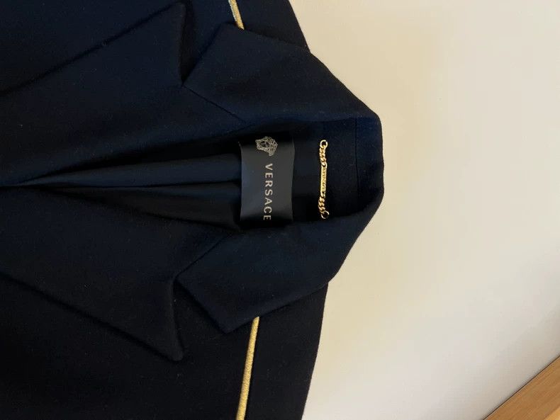 Versace Versace Black embroidered coat coat Size US M / EU 48-50 / 2 - 2 Thumbnail