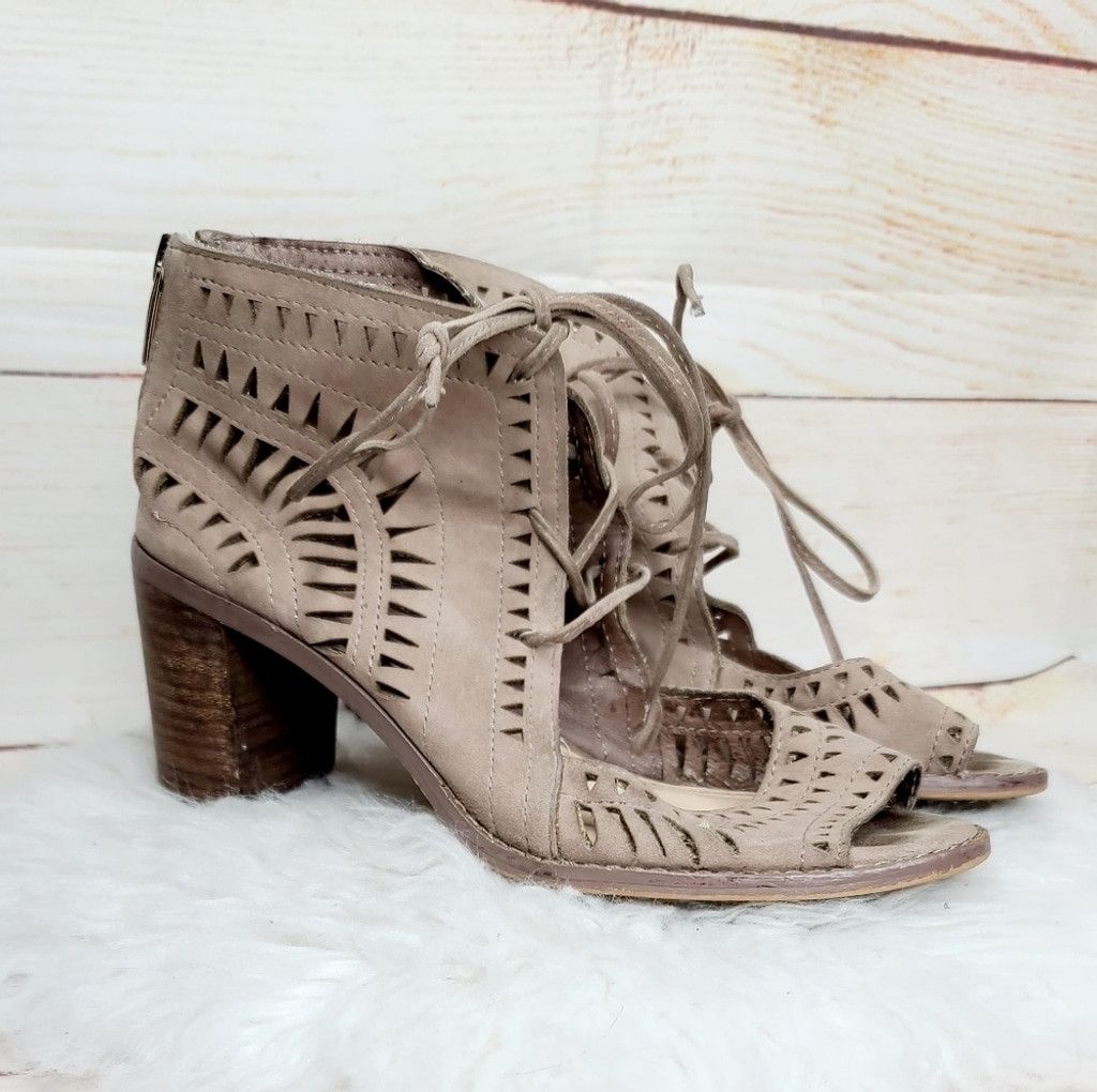 Vince Camuto Vince Camuto leather eyelet lace up peep toe heels booties 7 Size US 7 / IT 37 - 5 Thumbnail