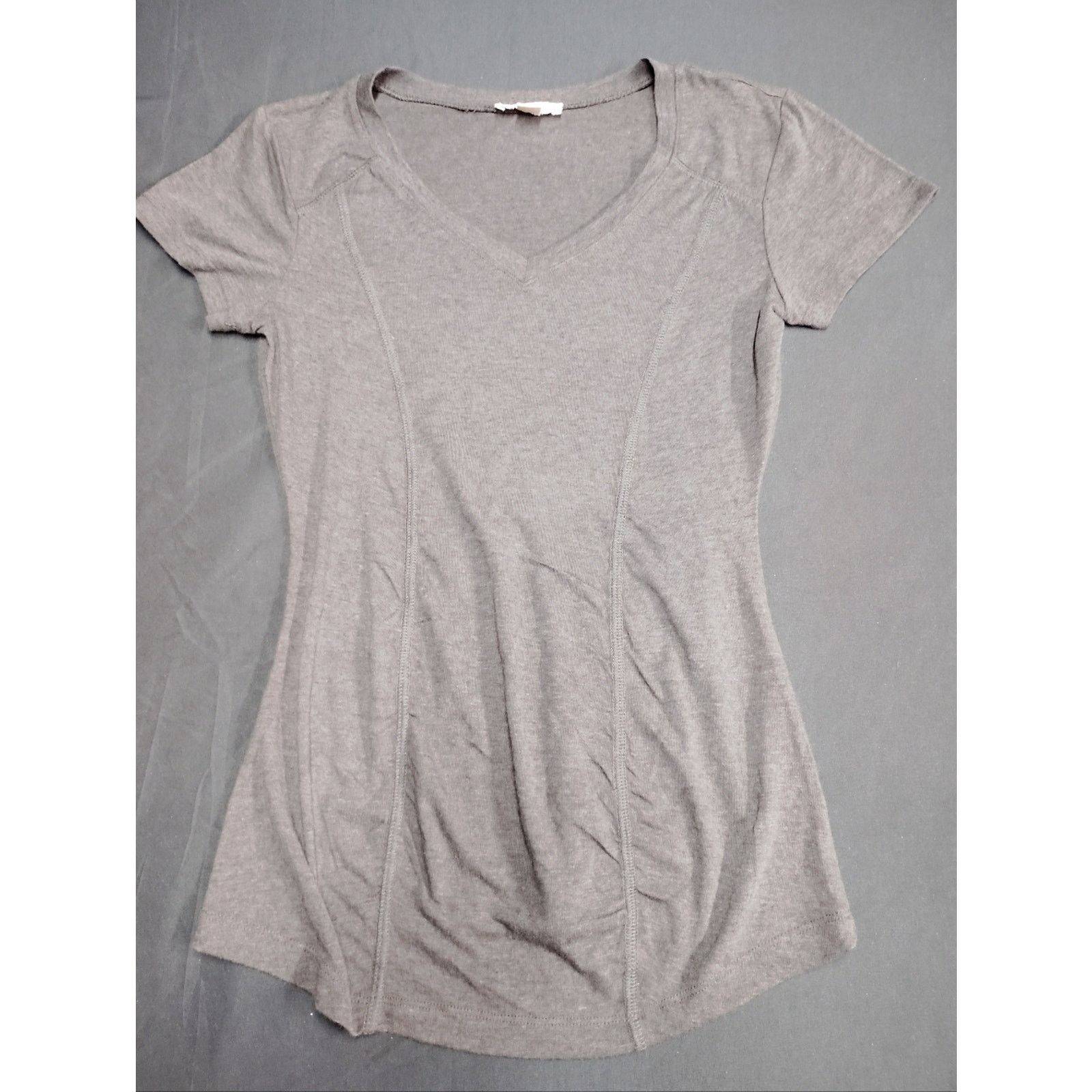 ZENITH Zenana Outfitters Light Gray V-Neck Short Sleeve Tee Size S / US 4 / IT 40 - 1 Thumbnail