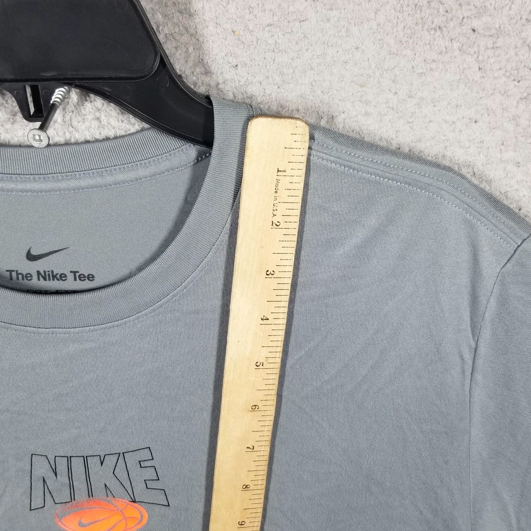Nike Nike Shirt Adult Medium Gray Dri-FIT Basketball Graphic Tee HF6211-065 Mens Size US M / EU 48-50 / 2 - 5 Thumbnail