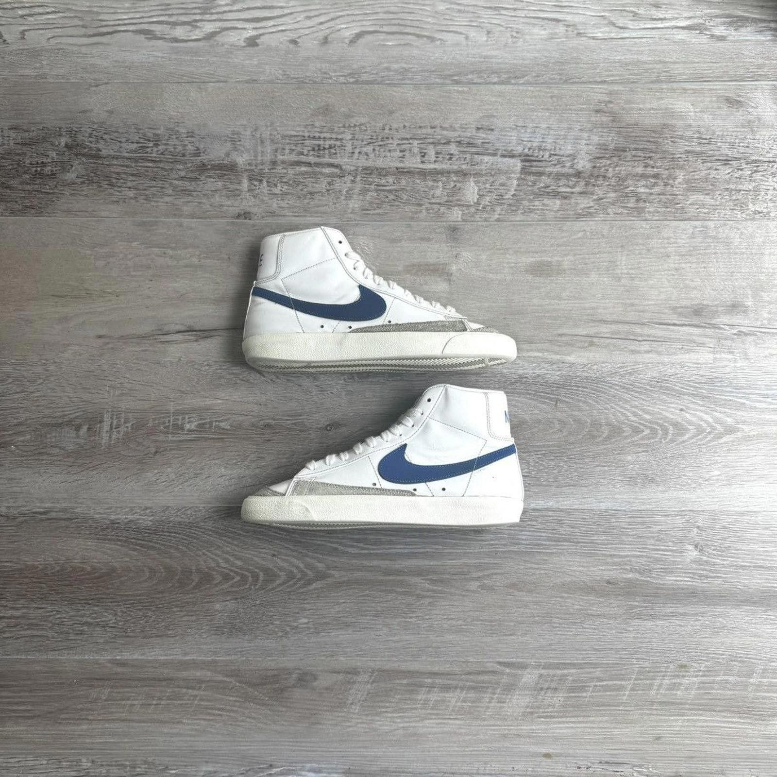 Nike NIKE • Nike Blazer Mid 77 "White/Game Royal" (7M) Size US 7 / EU 40 - 1 Thumbnail