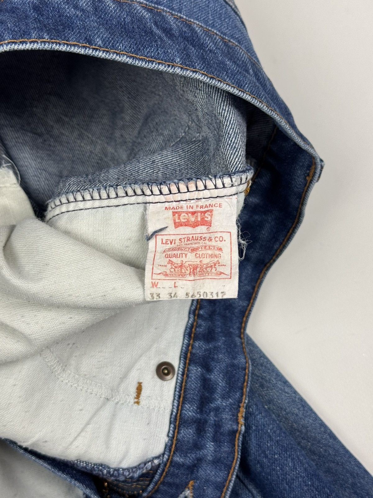Levi's 1980’s Vintage Levi’s 565 Washed Denim Leather Tab Jeans Size US 33 - 14 Thumbnail
