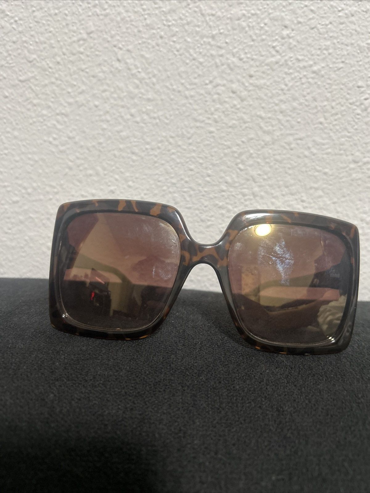 Other Womans sun glasses Size ONE SIZE - 1 Thumbnail