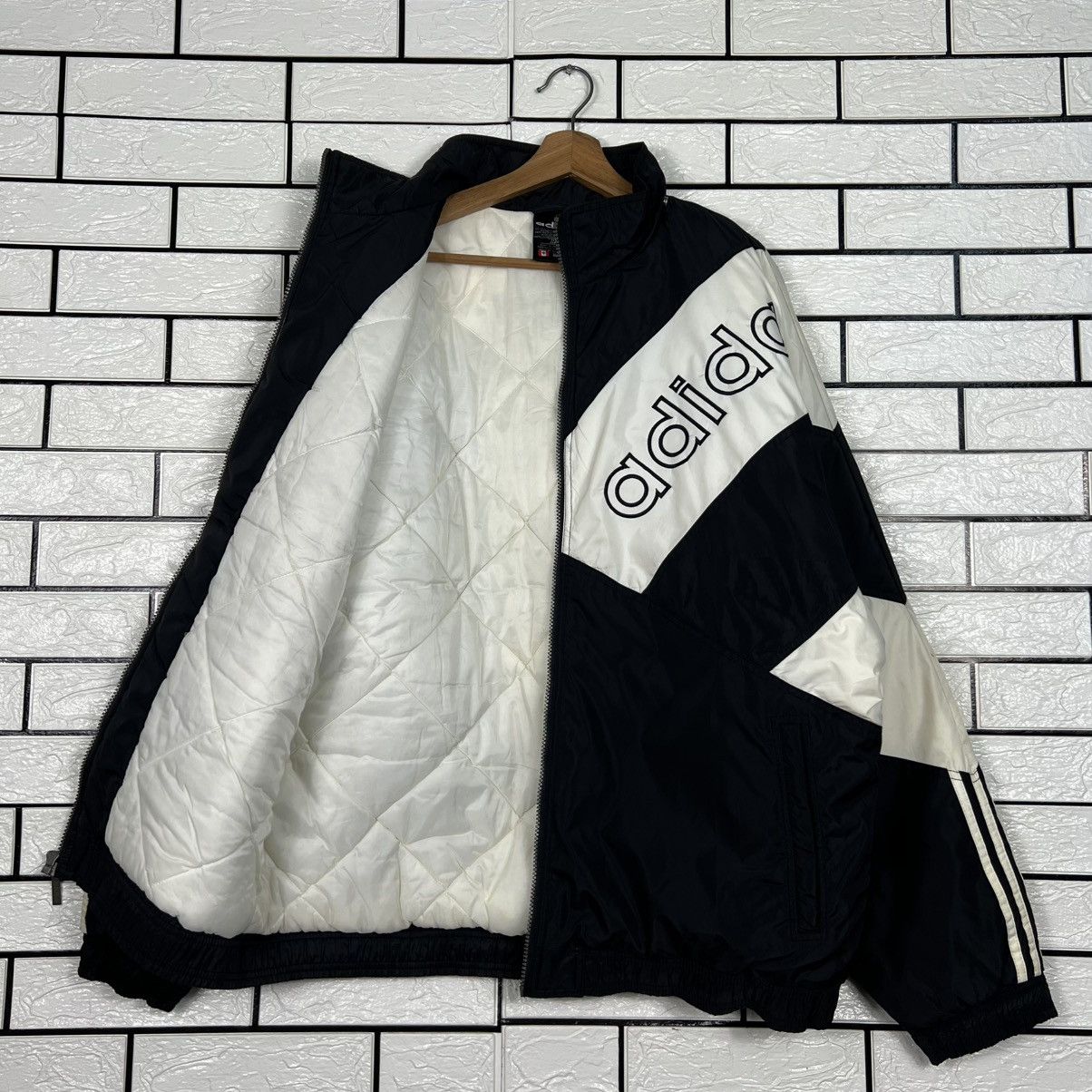 Adidas Vintage 90's ADIDAS Big Logo Windbreaker Jacket #4062-C185 Size US L / EU 52-54 / 3 - 8 Thumbnail