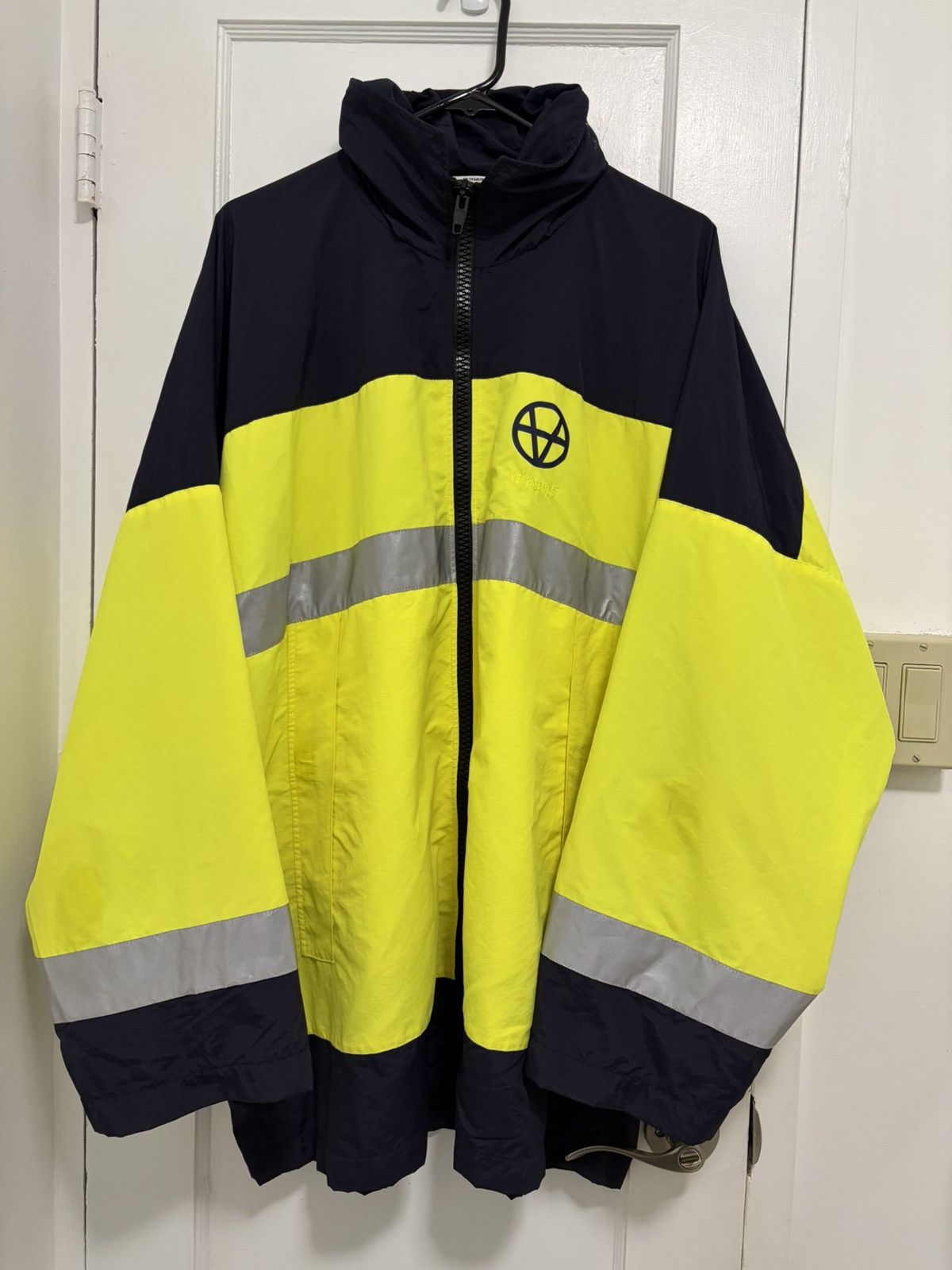 Vetements Vetements F/W19 Hi-Vis Anarchy Reflective Parka Size US XXL / EU 58 / 5 - 3 Thumbnail