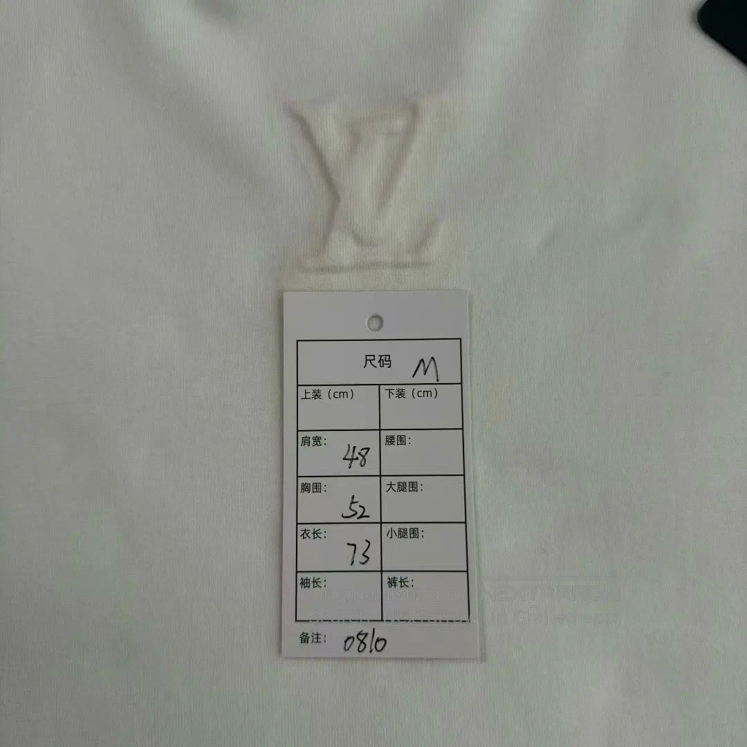 Louis Vuitton LV 25 Embossed Logo White Short-Sleeve. Size US M / EU 48-50 / 2 - 5 Thumbnail