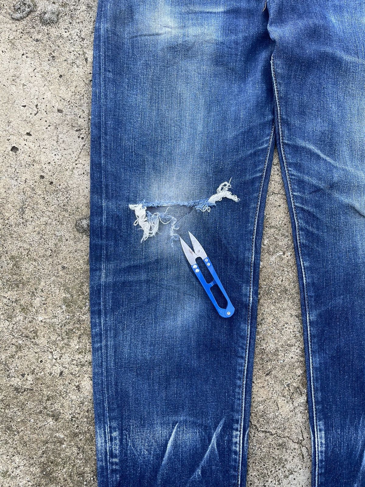 Japanese Brand × Jean 🔥Japanase Brands Gu Jeans Distressed Denim W29🔥 Size US 29 - 5 Thumbnail