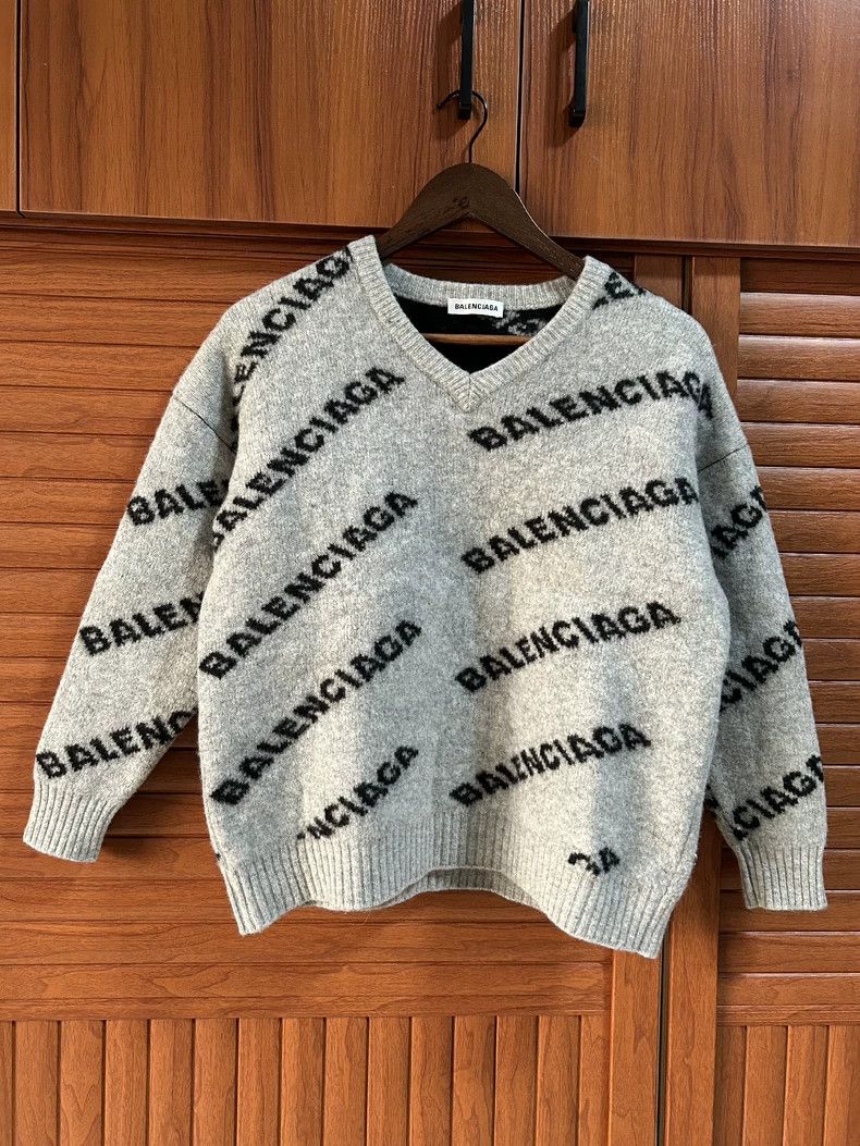Balenciaga Balenciaga size 36 Sweater with gray bullet screen logo swe Size US M / EU 48-50 / 2 - 1 Thumbnail