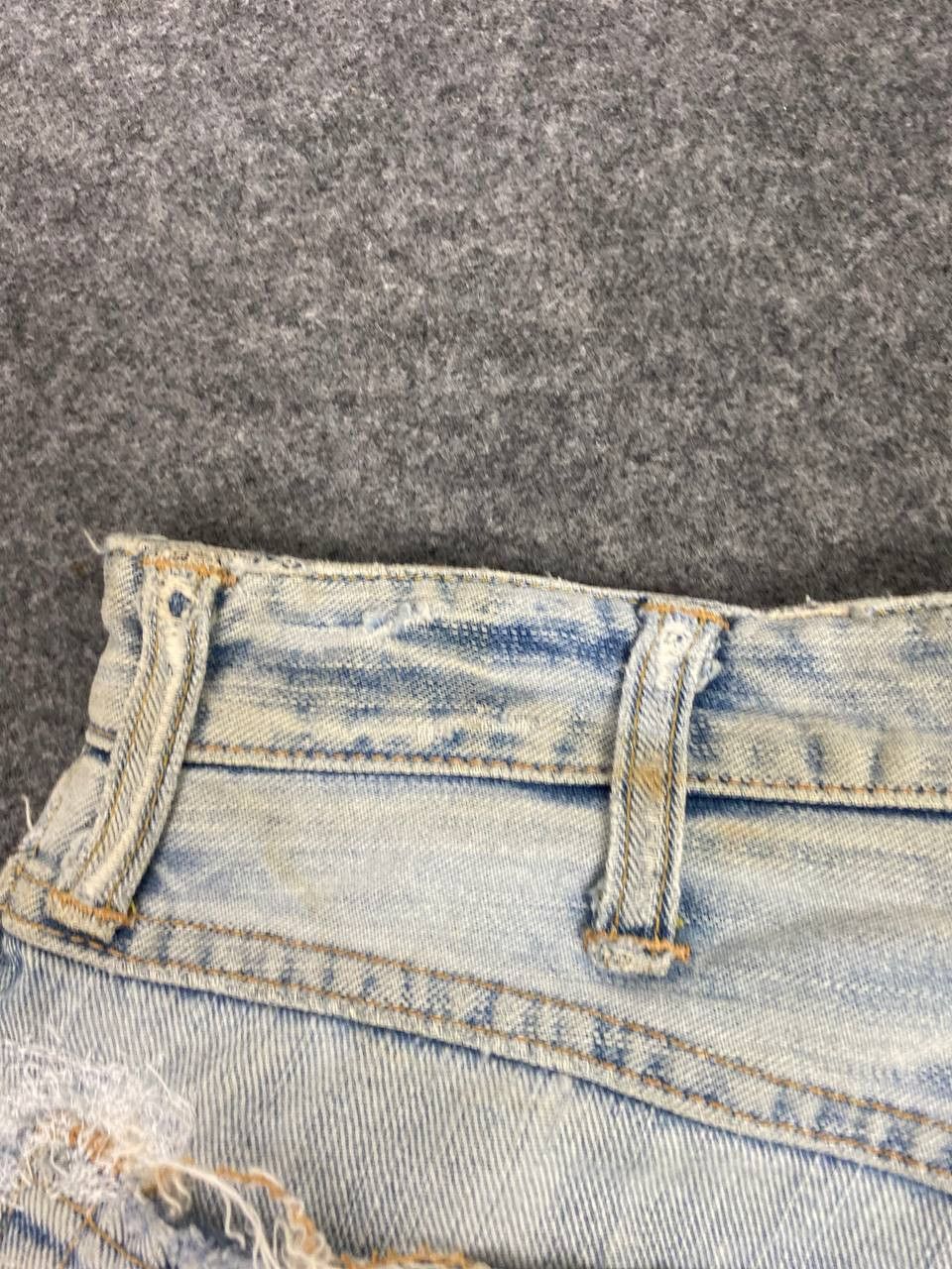 Wrangler vintage wrangler lightwash distressed denim Size US 33 - 7 Thumbnail