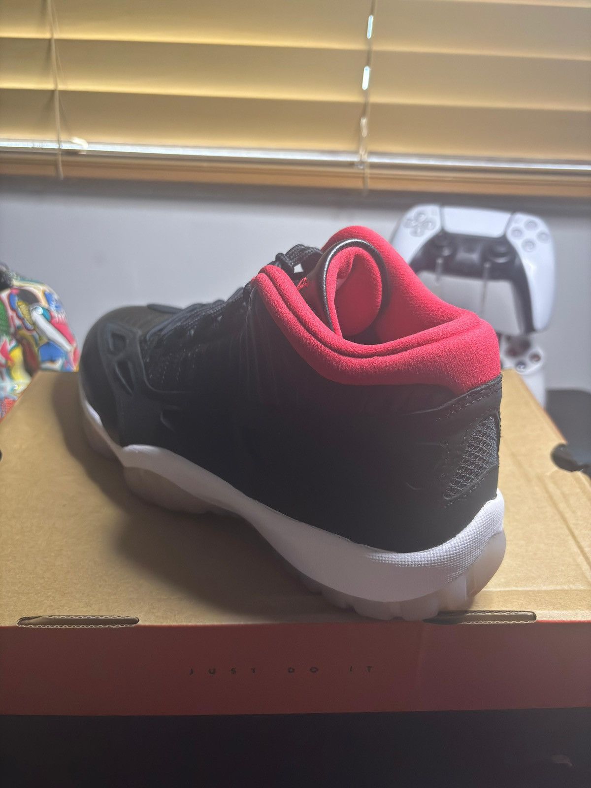 Jordan Brand Nike Air Jordan 11 Retro Size US 11 / EU 44 - 3 Thumbnail