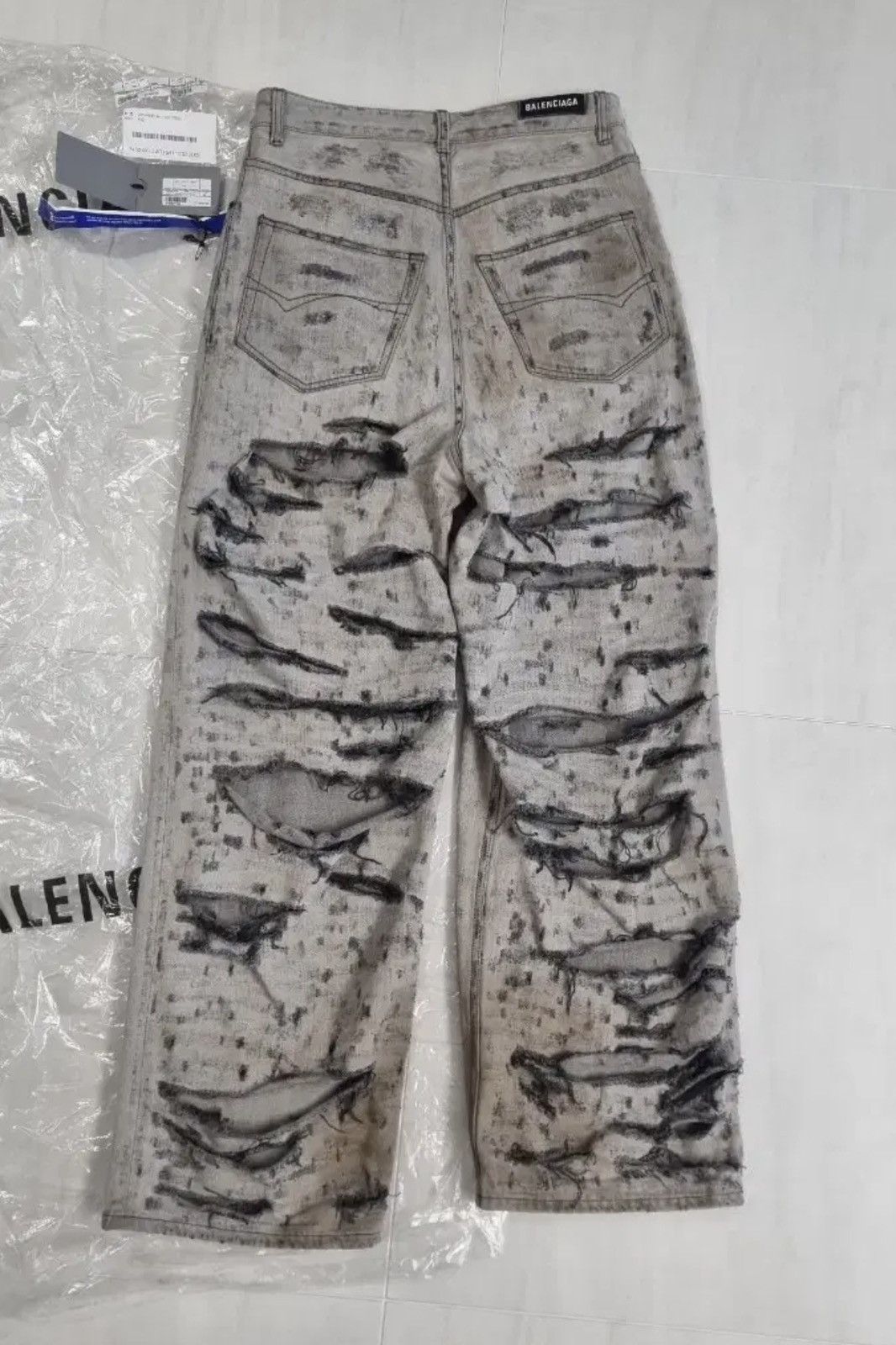 Balenciaga *rare* Balenciaga Super Destroyed Denim Pants Size US 31 - 2 Thumbnail