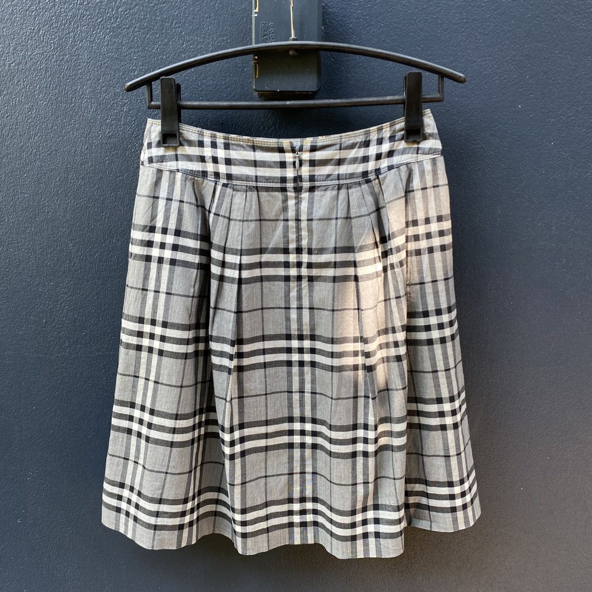 Burberry Burberry Gray Checkered Flared Skirt with Lining Size 26" / US 2 / IT 38 - 2 Thumbnail