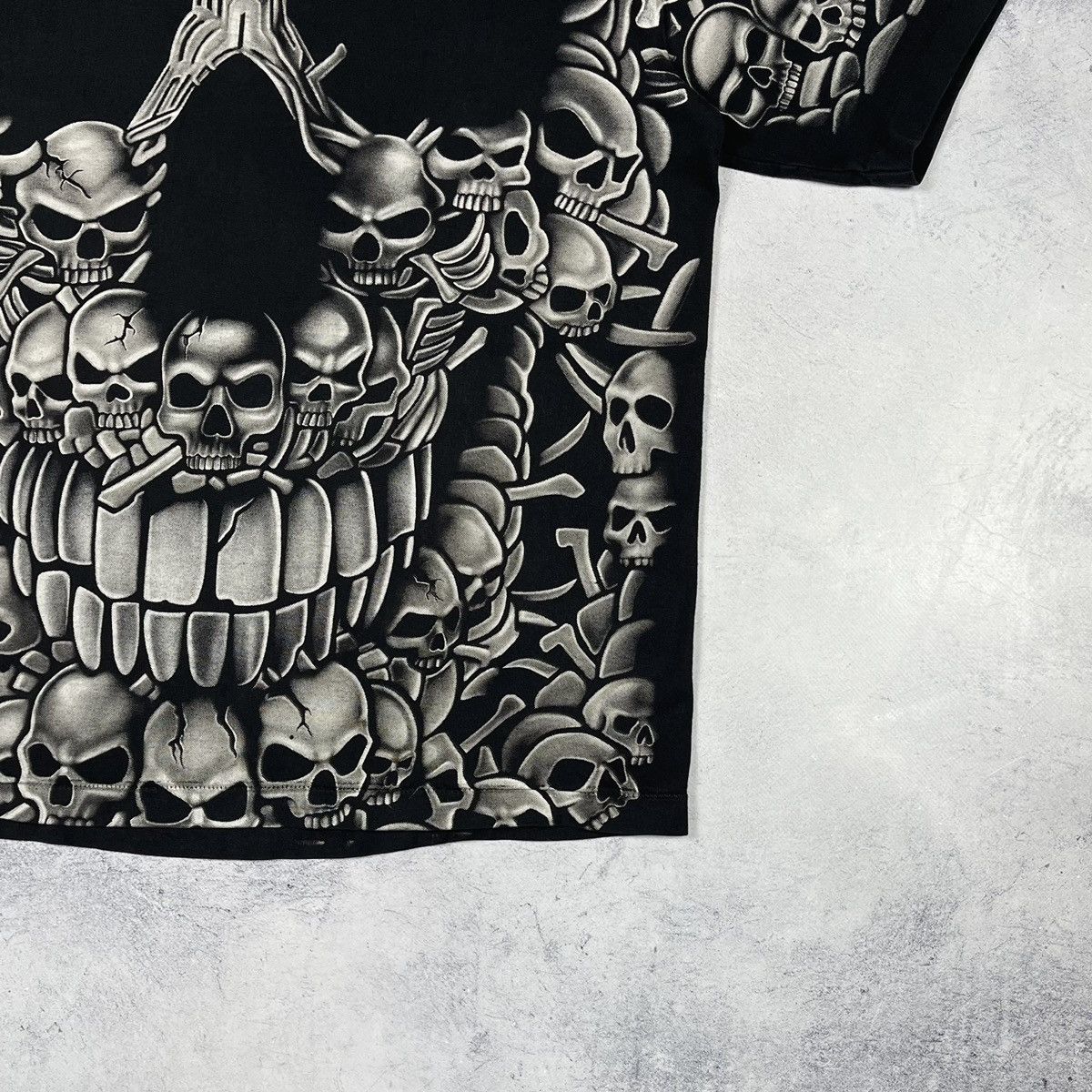 Vintage Vintage Skulls All Over Print rare single stitch T shirt 90s Size US M / EU 48-50 / 2 - 4 Thumbnail