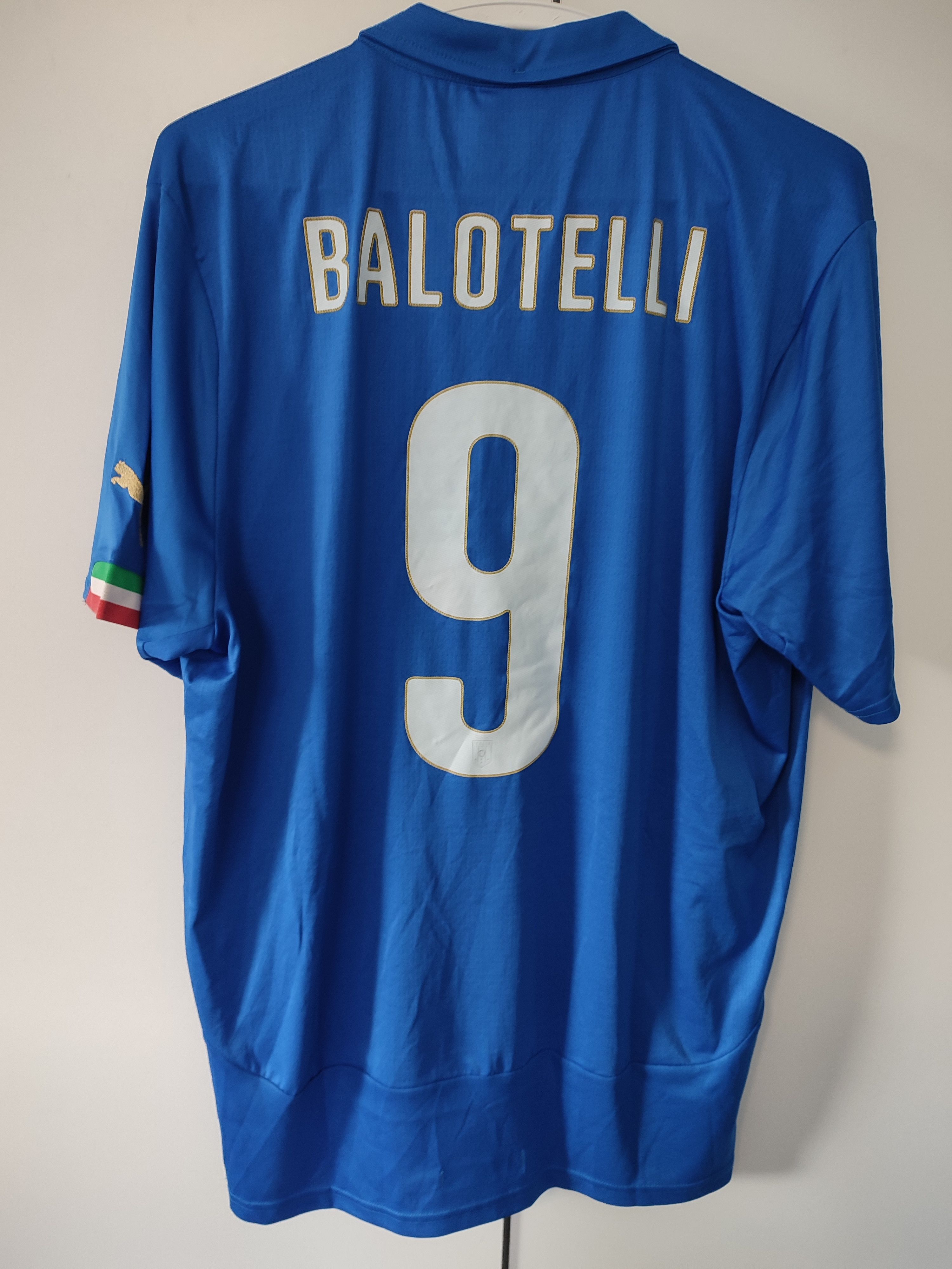 Puma ITALY 2014-15 HOME FOOTBALL Kit SHIRT #9 BALOTELLI Size US XL / EU 56 / 4 - 16 Thumbnail