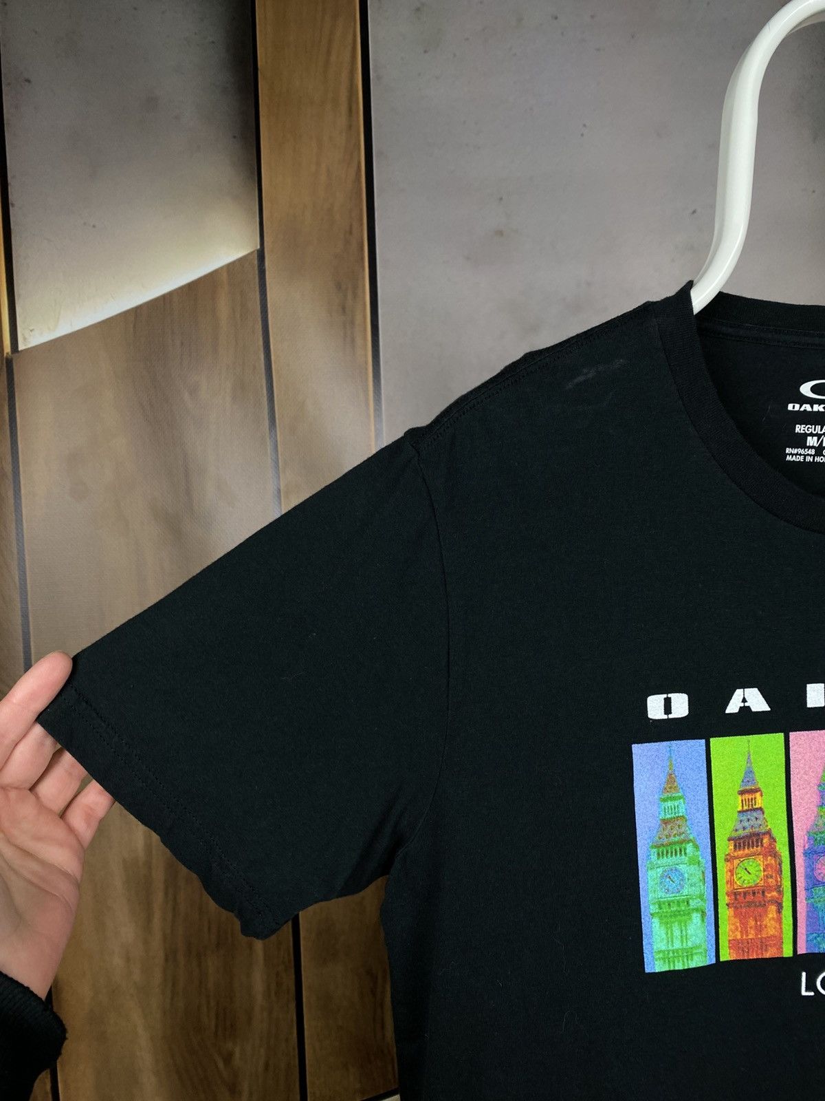 Oakley 🗻T-Shirt Oakley Regular Fit England London Big Ben Logo Tee🗻 Size US M / EU 48-50 / 2 - 3 Thumbnail