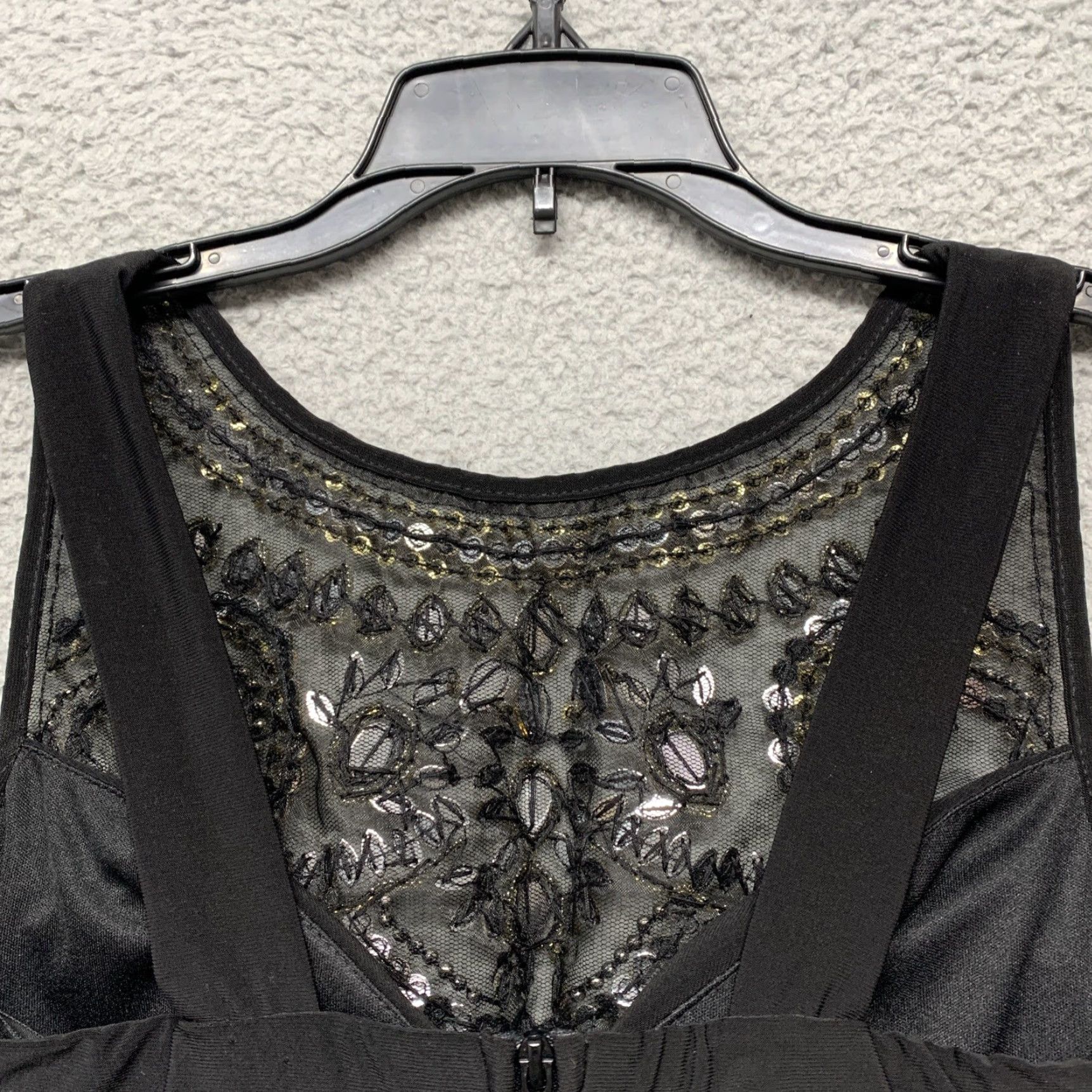 Vintage Windsor Halter Top Dressy Slim Women’s/Misses Black Gold Zip Closure Built-In Bra Stretch 1/2 Size Regular Size XS / US 0-2 / IT 36-38 - 6 Thumbnail