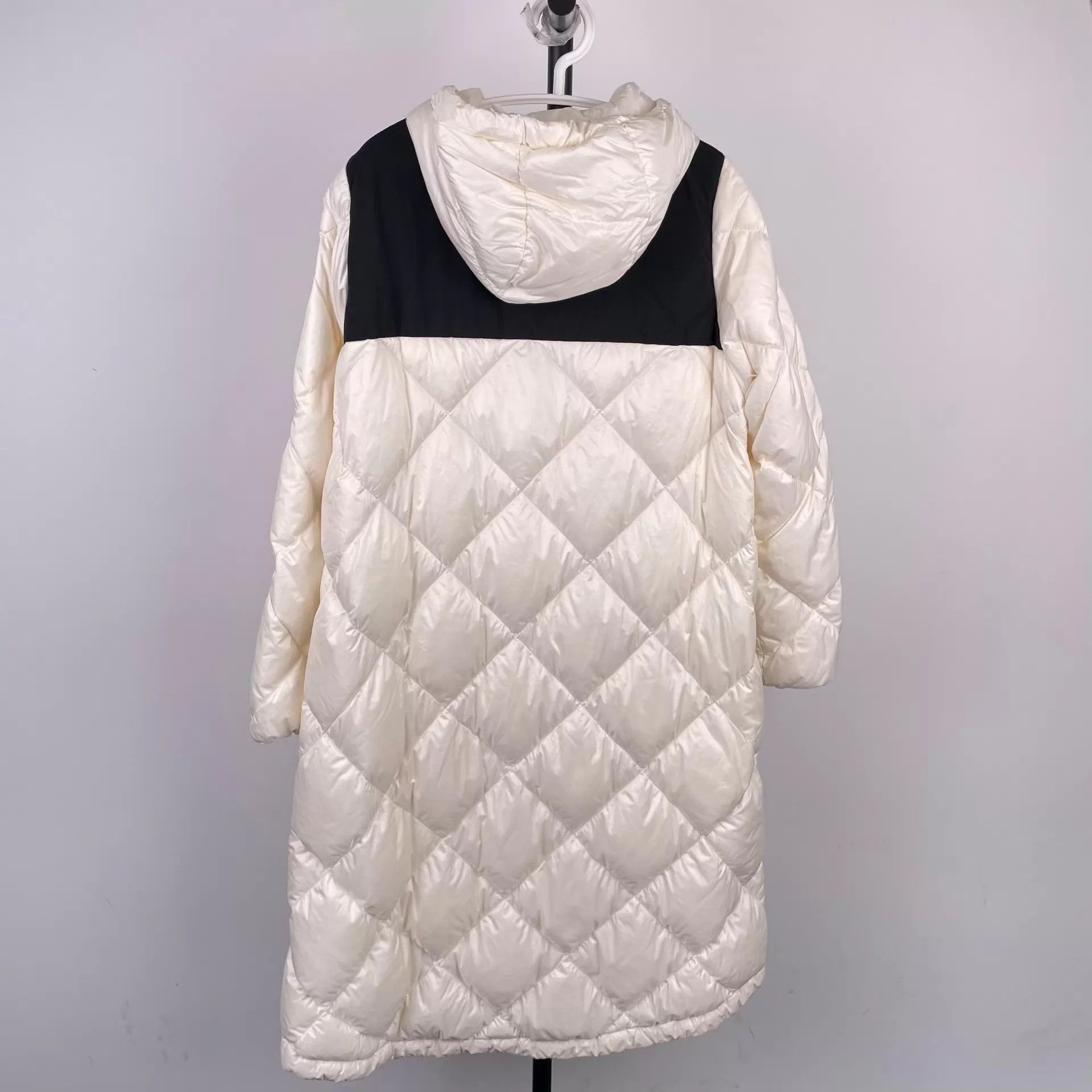 Moncler Moncler White Hooded Down Jacket 260504XJJ6F16 Size XS / US 0-2 / IT 36-38 - 2 Thumbnail
