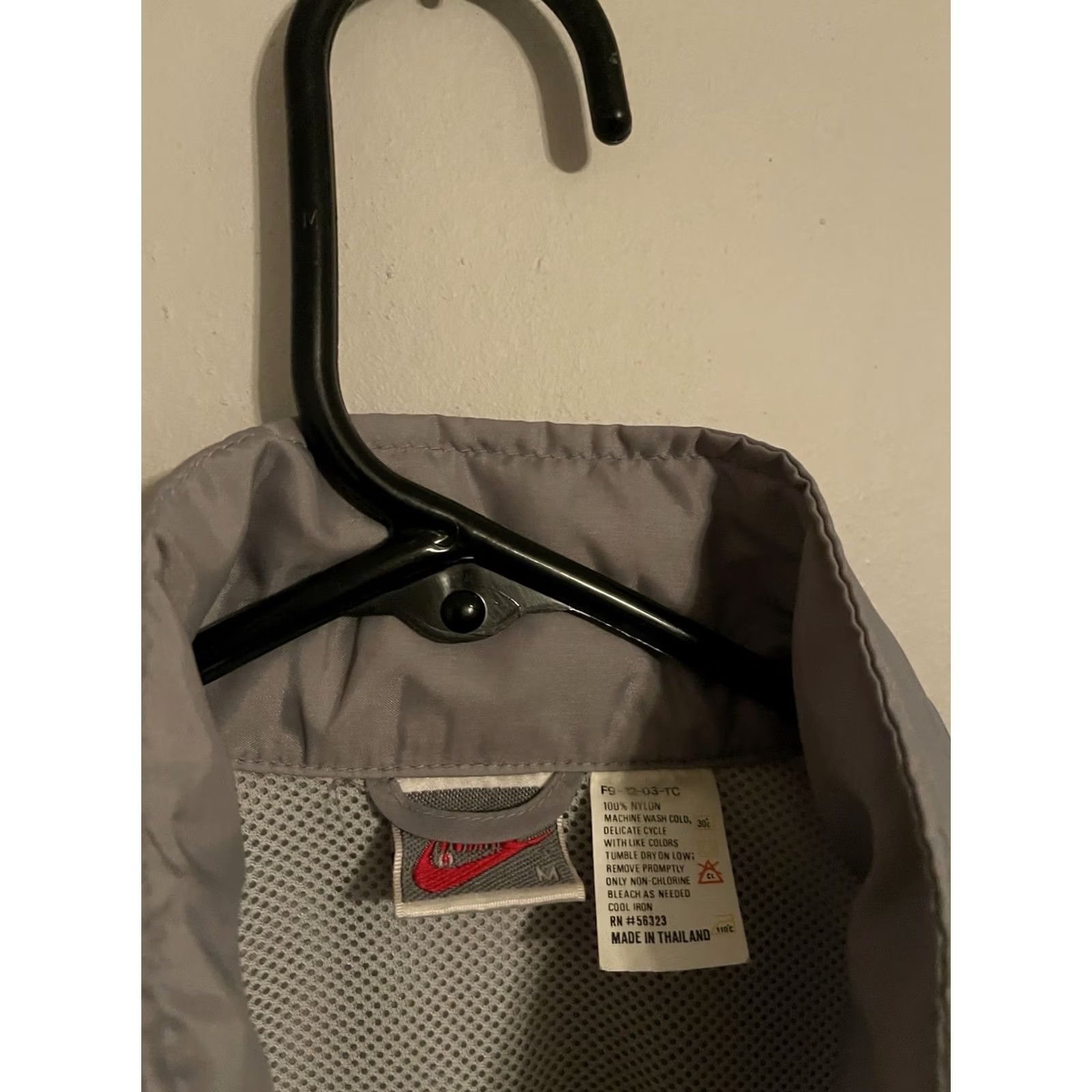 Nike VINTAGE Nike Full Zip Nylon Blue Gray Windbreaker Track Jacket -Men's M Blue Logo 90s Windbreaker Mens Medium Zip Front Jacket Size US M / EU 48-50 / 2 - 3 Thumbnail