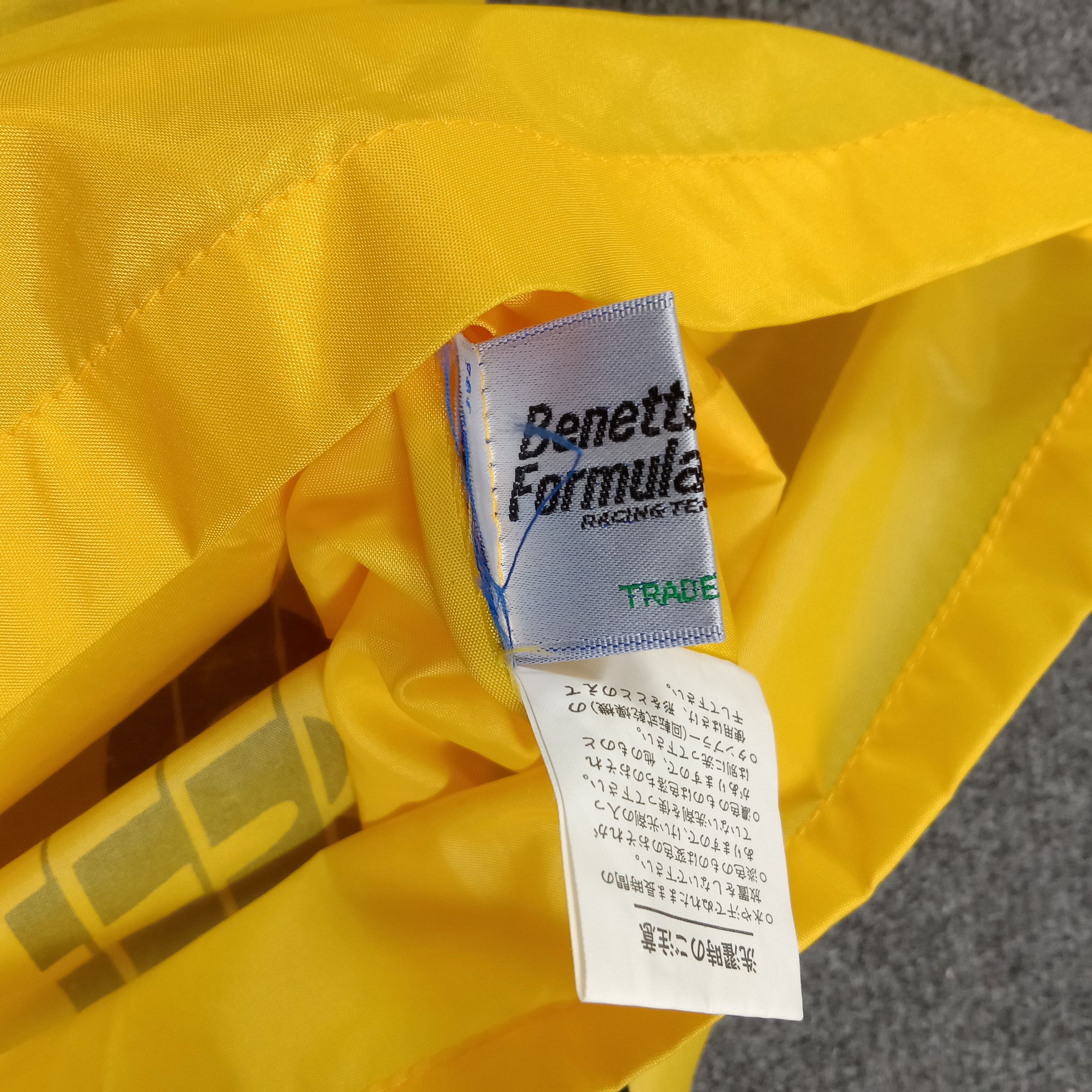 Benetton Formula 1 Racing Team Benetton Raincoat Free Size C269N15 Size US L / EU 52-54 / 3 - 6 Thumbnail