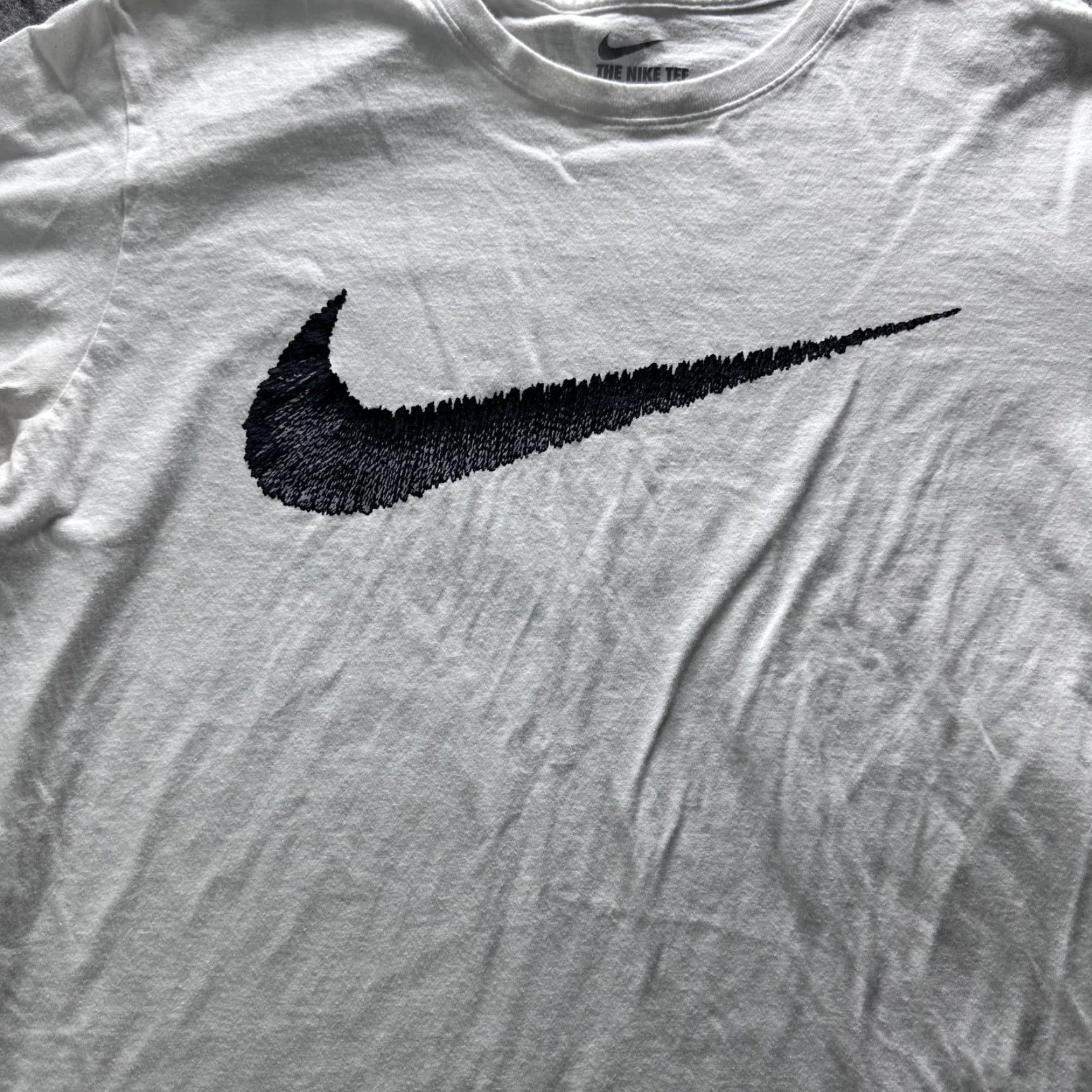 Nike Nike Shirt Mens M White Embroidered Swoosh Logo Tee Tagless Crewneck Cotton Size US M / EU 48-50 / 2 - 2 Thumbnail