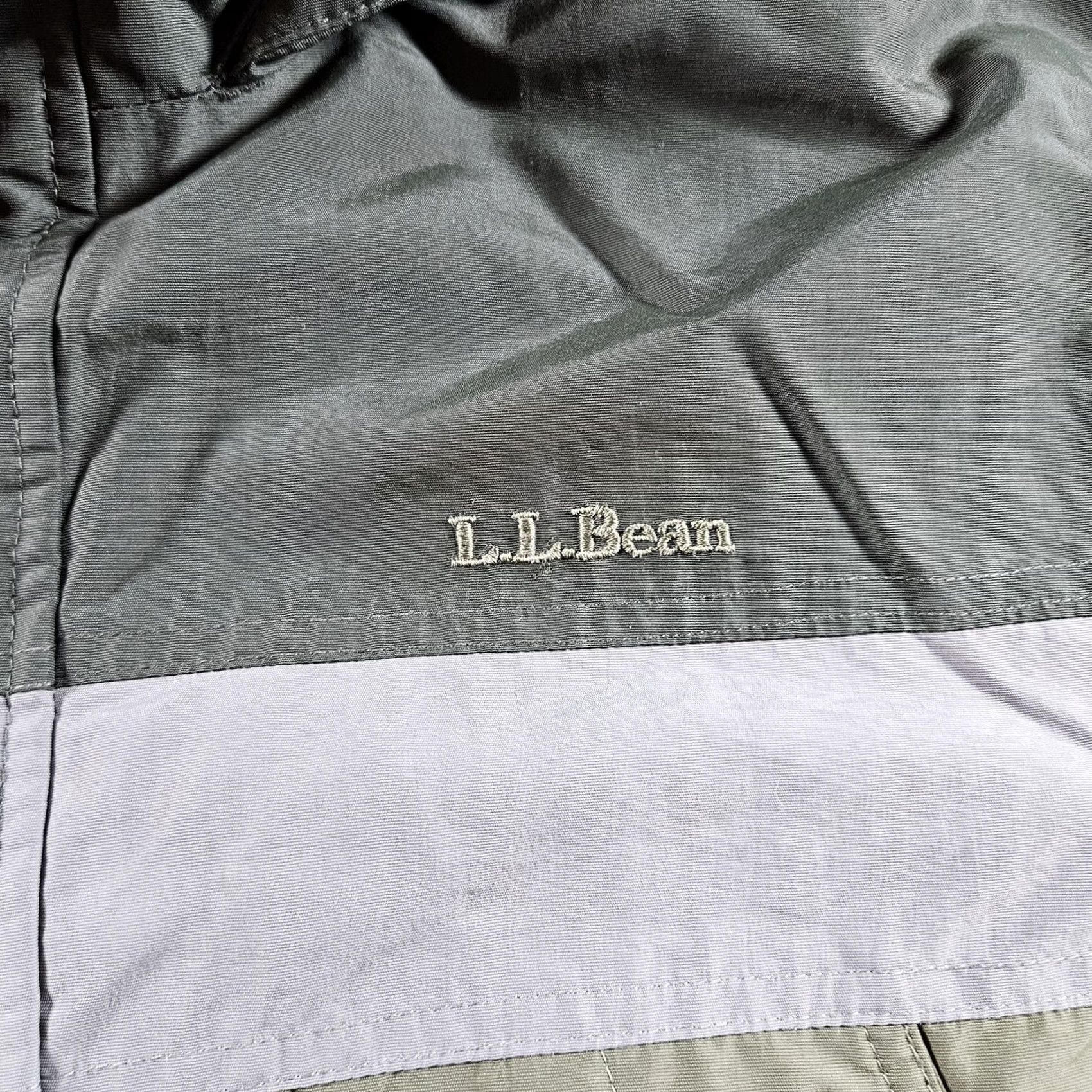 Vintage L.L. Bean Parka Jacket Mens LT Green Hooded Nylon Outdoor Hiking Lined Full Zip Pockets Seasonal Fall + Logo Zipper Vintage: No (avoid extra text) Size US L / EU 52-54 / 3 - 3 Thumbnail